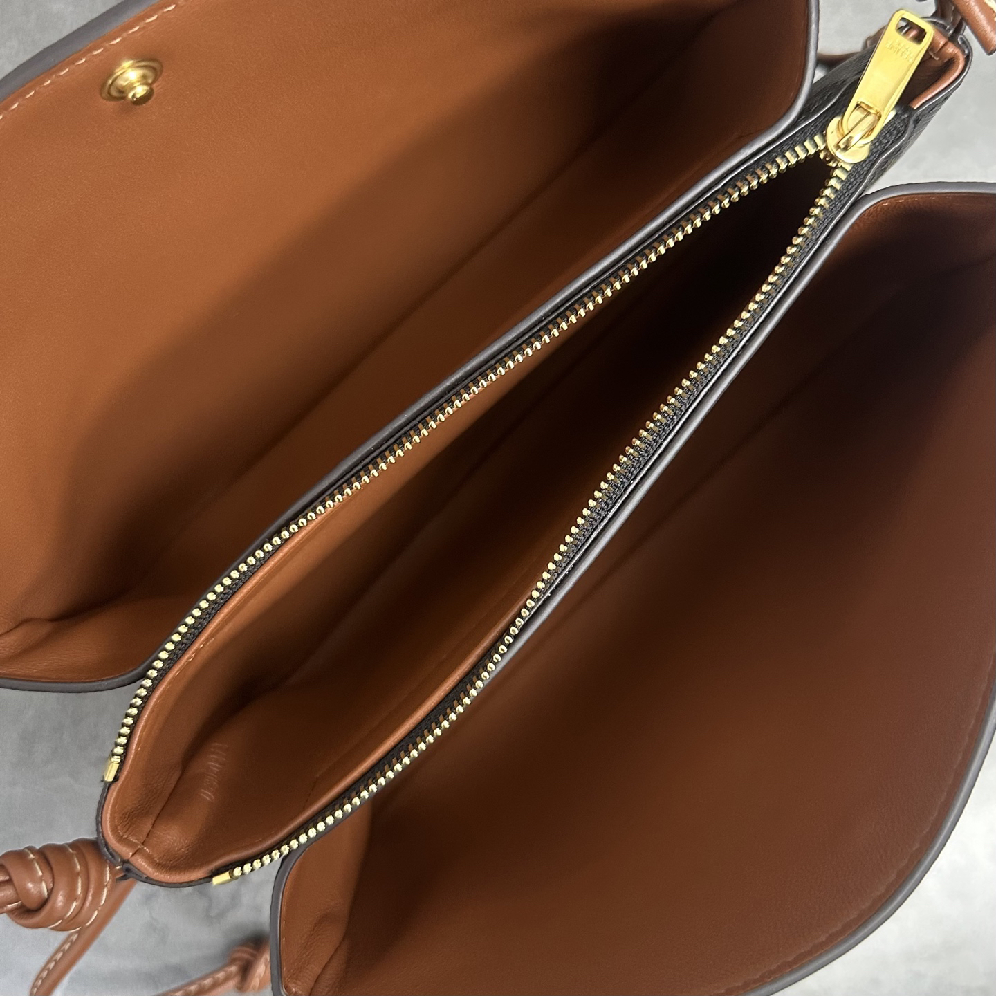 CELINE Trio Leather Crossbody Bag - Image 5