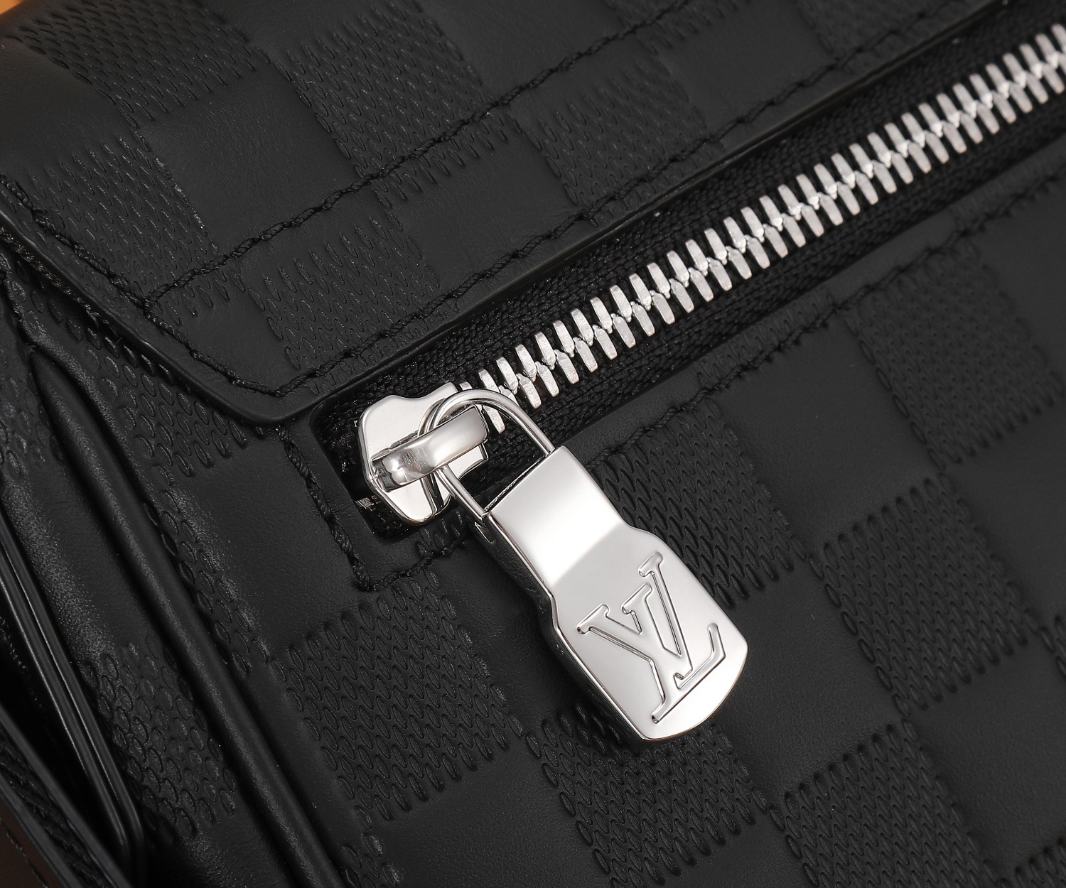 Louis Vuitton District Messenger Bag N42711 - Image 5
