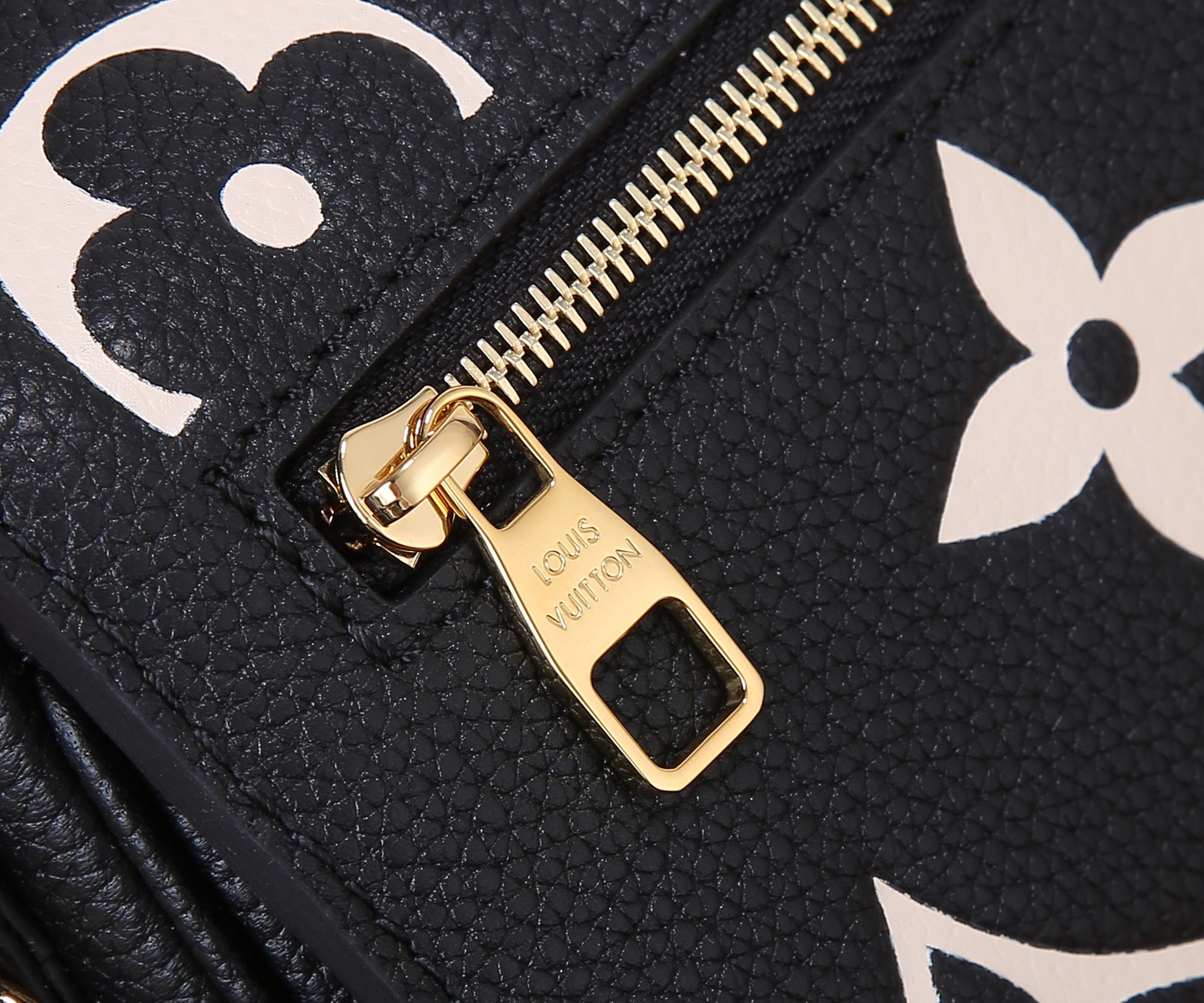 Louis Vuitton Pochette Metis East West Crossbody Bag - Image 5