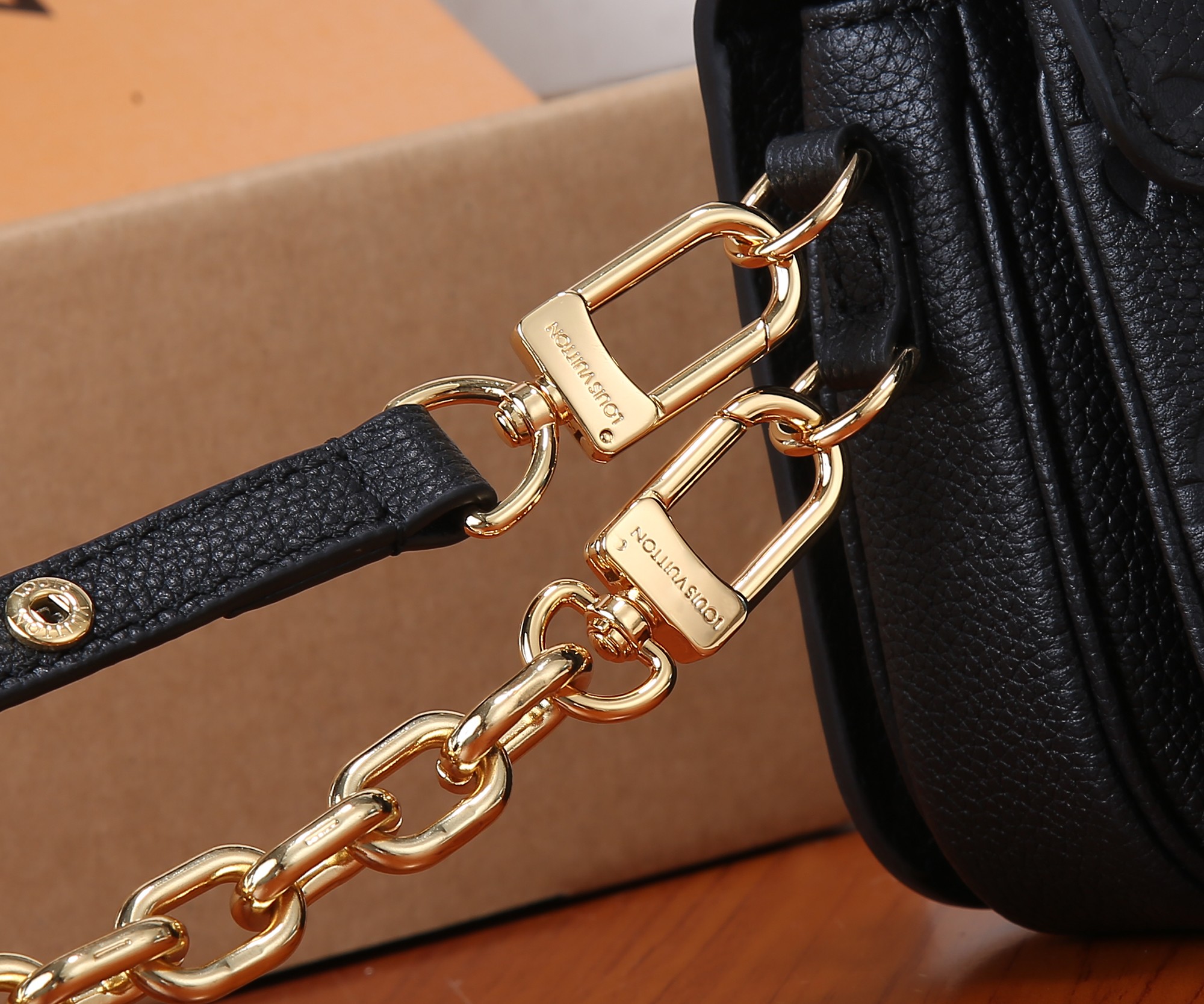 Louis Vuitton Pochette Métis East West Shoulder Bag - Image 5