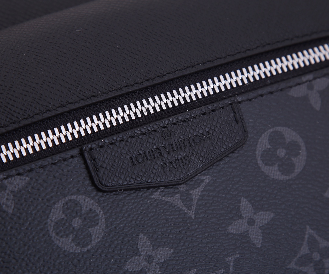 Louis Vuitton Outdoor Messenger Bag M30233 in Taiga Leather and Monogram Eclipse Canvas - Image 5