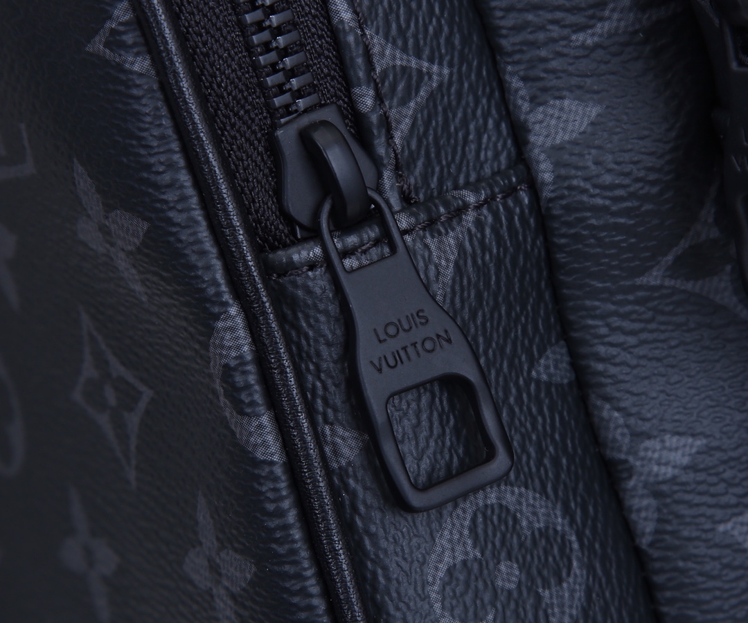 Louis Vuitton Trio Shoulder Bag in Monogram Eclipse Canvas - Image 5