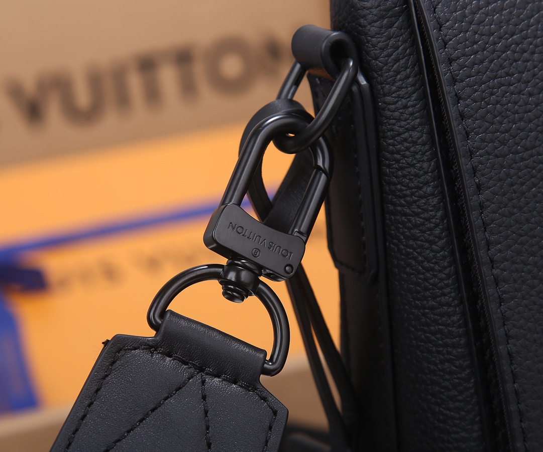 Louis Vuitton Aerogram Messenger Crossbody Bag - Image 5
