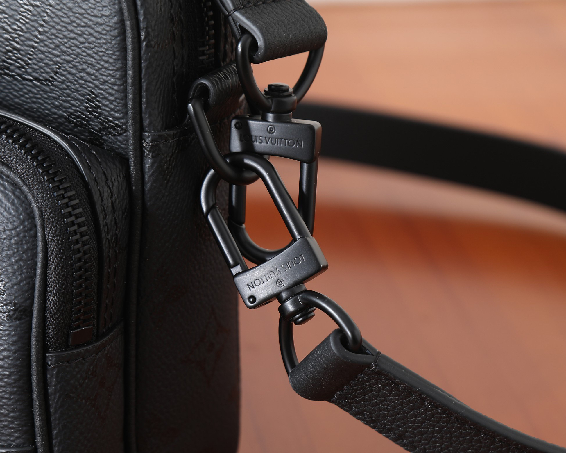 Louis Vuitton Nil Crossbody Bag, Model M26783 - Image 5
