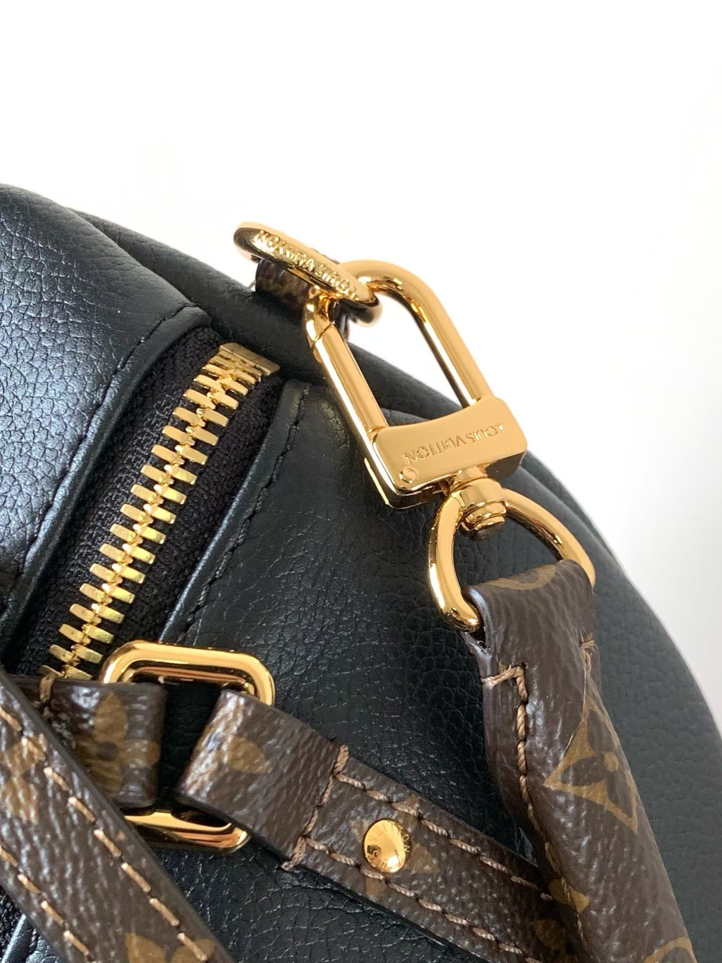 Louis Vuitton Express Travel Large Keepall Bag M26037 - Image 5