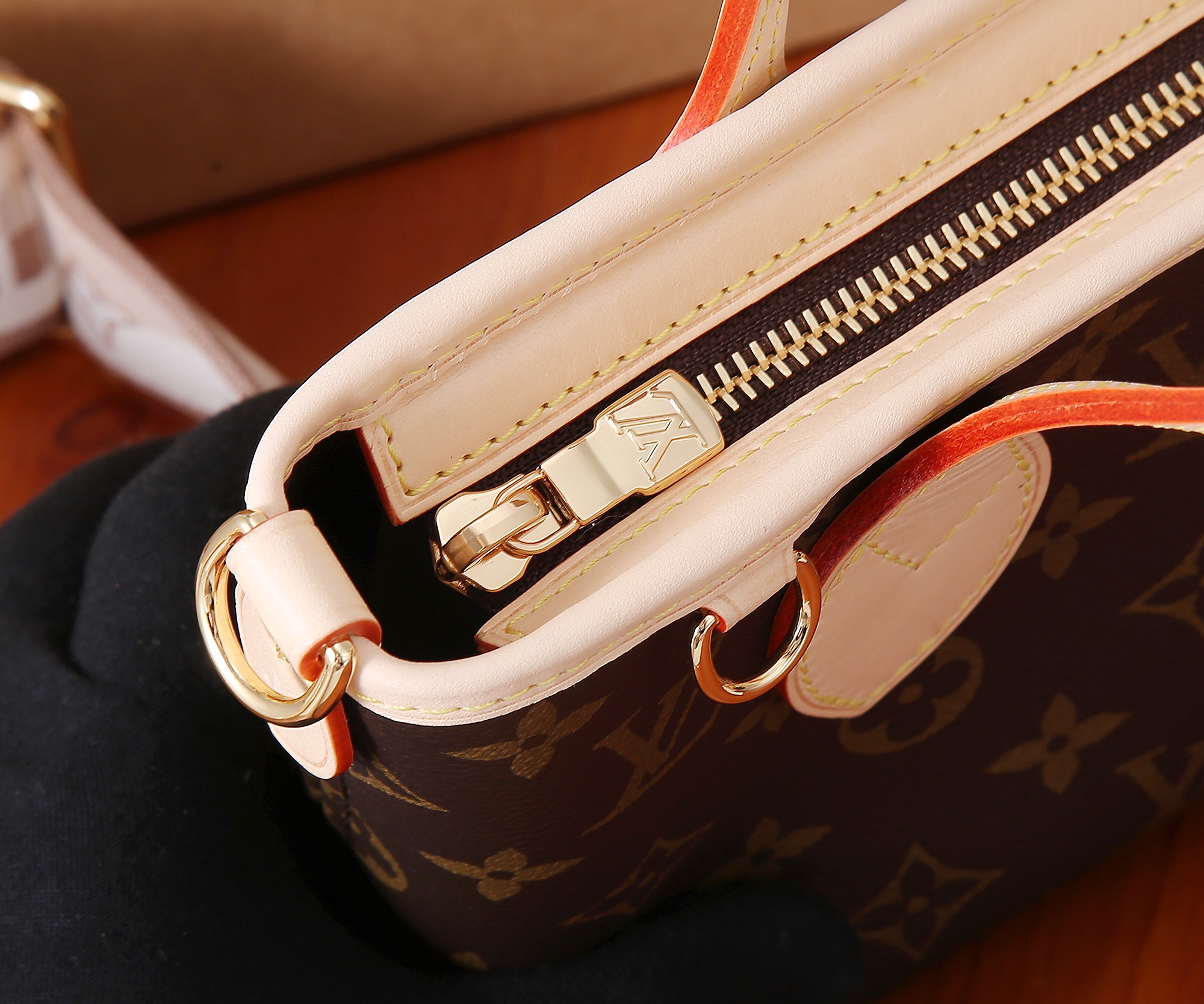 Louis Vuitton Neverfull BB Handbag - Image 5