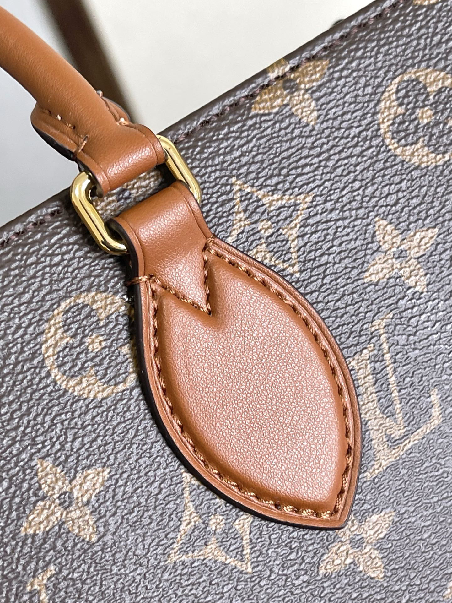 Louis Vuitton OnTheGo Organizer Tote Bag in Monogram Canvas - Image 5