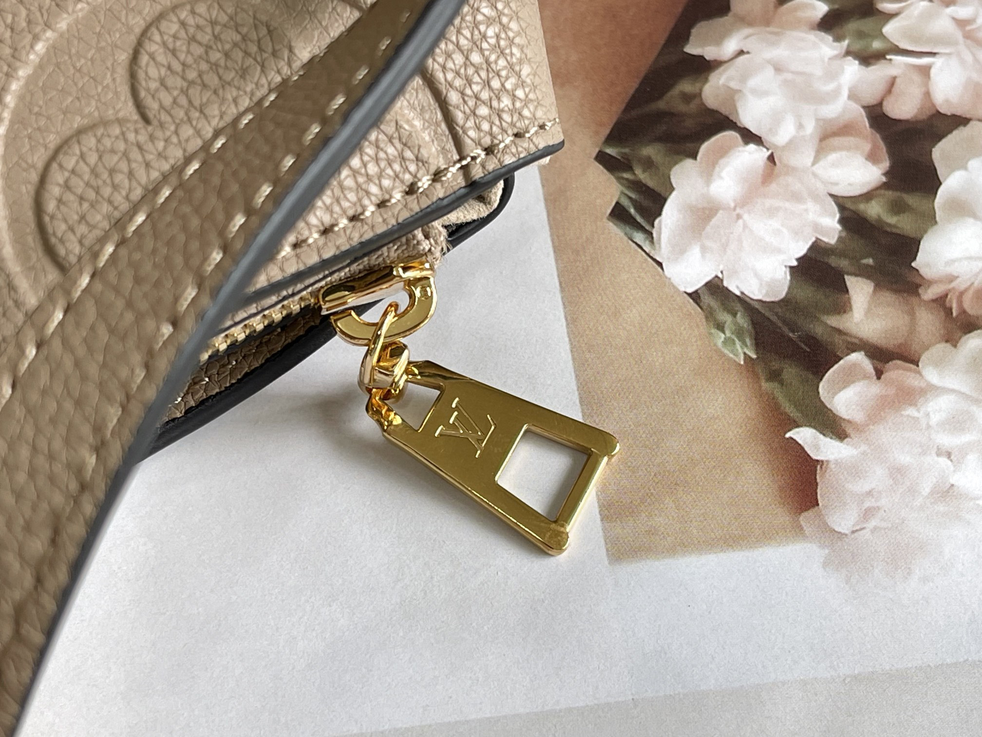 Louis Vuitton Grand Palais Handbag - Image 5