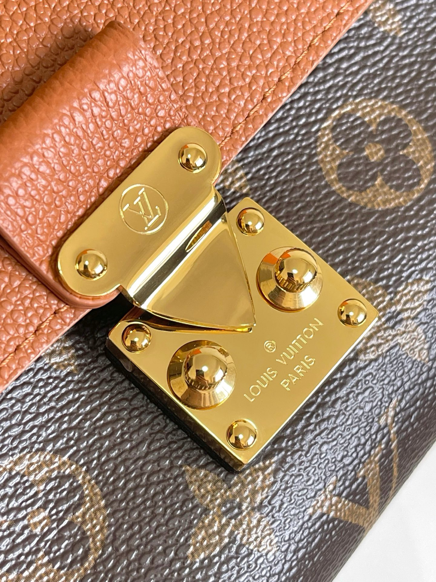 Louis Vuitton Madeleine BB Monogram Shoulder Bag - Image 5