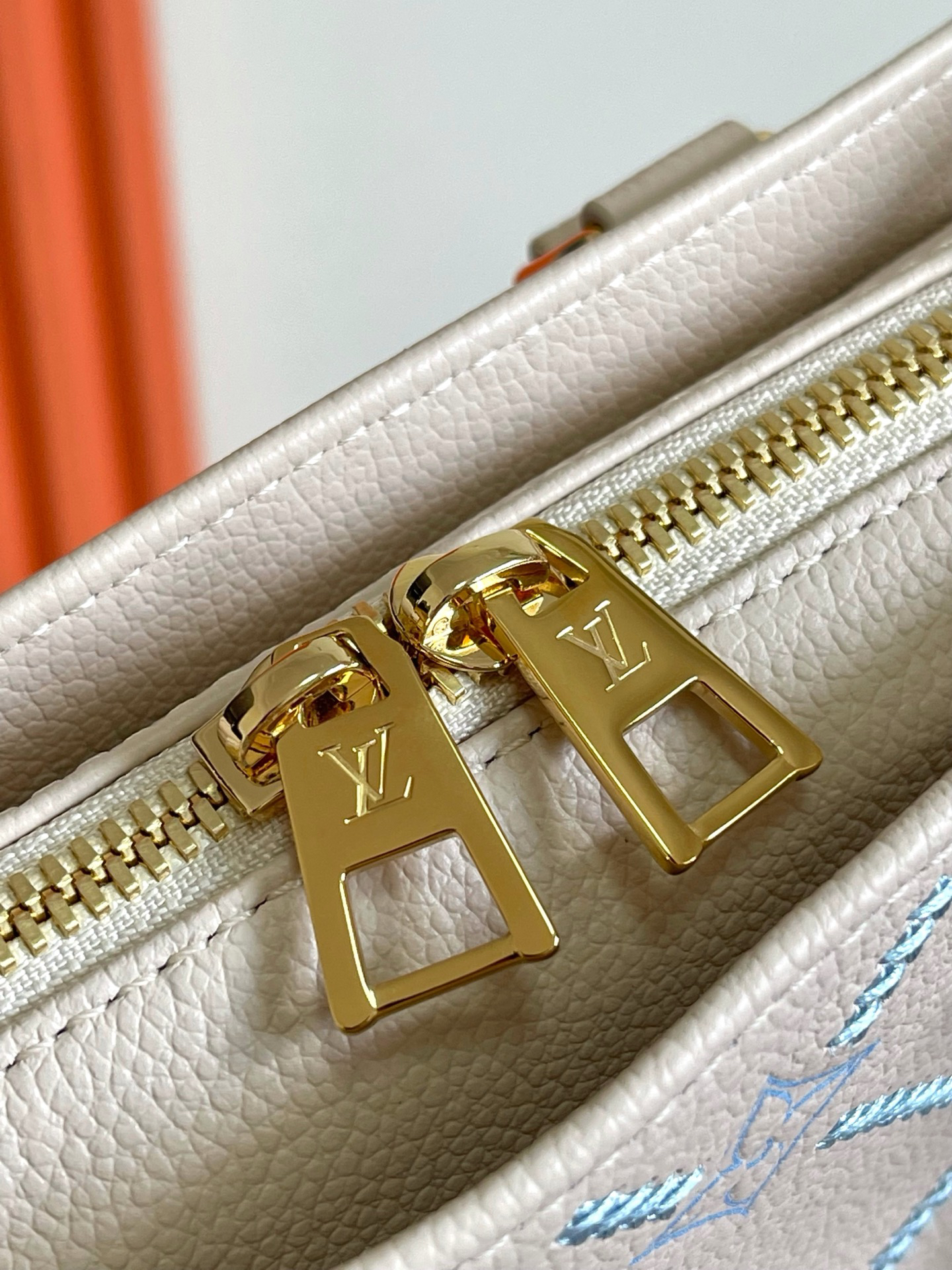 Louis Vuitton OnTheGo East West Bag in Monogram Empreinte Leather - Image 5