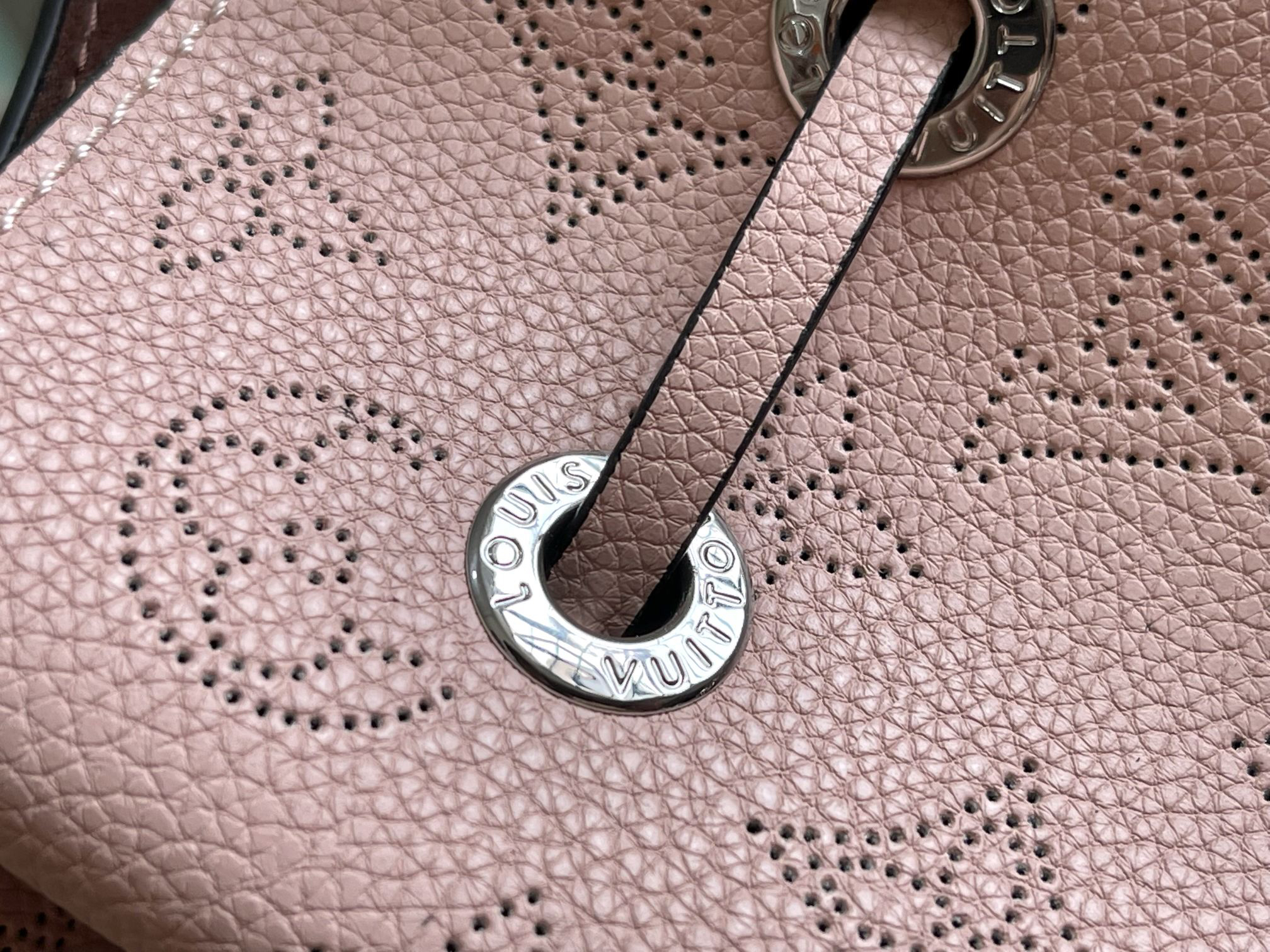 Louis Vuitton Bella Bucket Bag - Image 5
