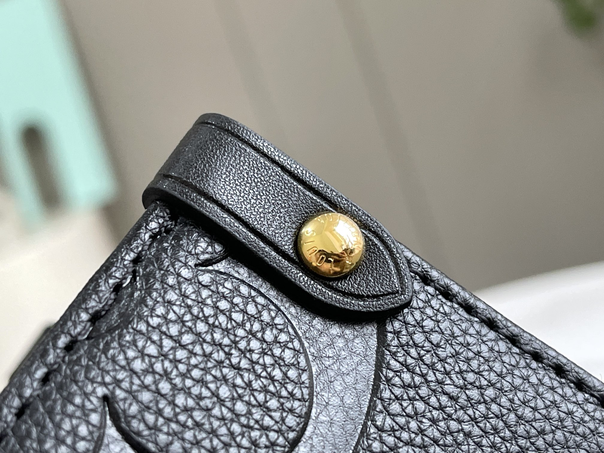 Louis Vuitton Onthego MM Tote Bag - Image 5