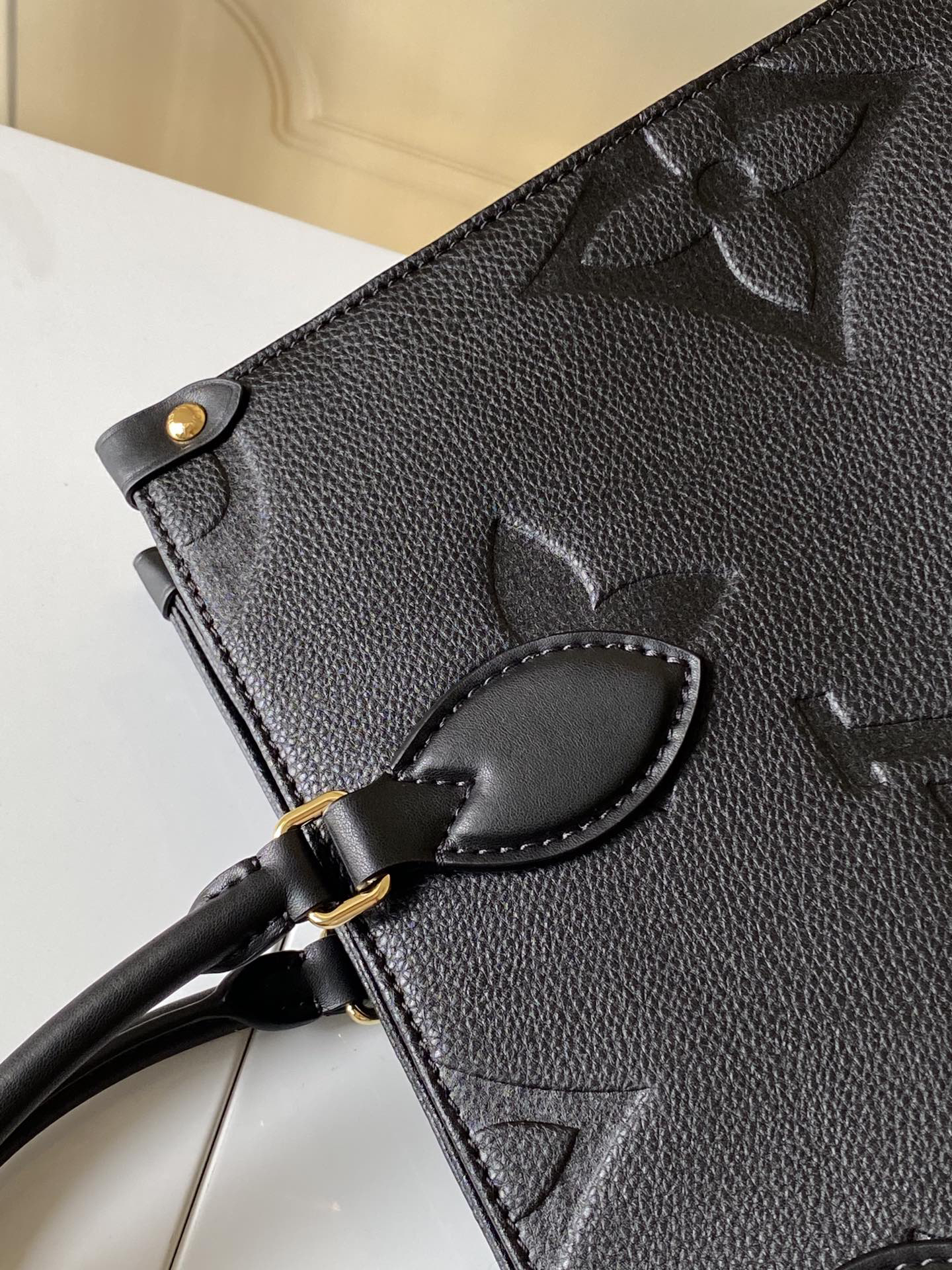 Louis Vuitton Onthego Small Tote Bag in Black - Image 5