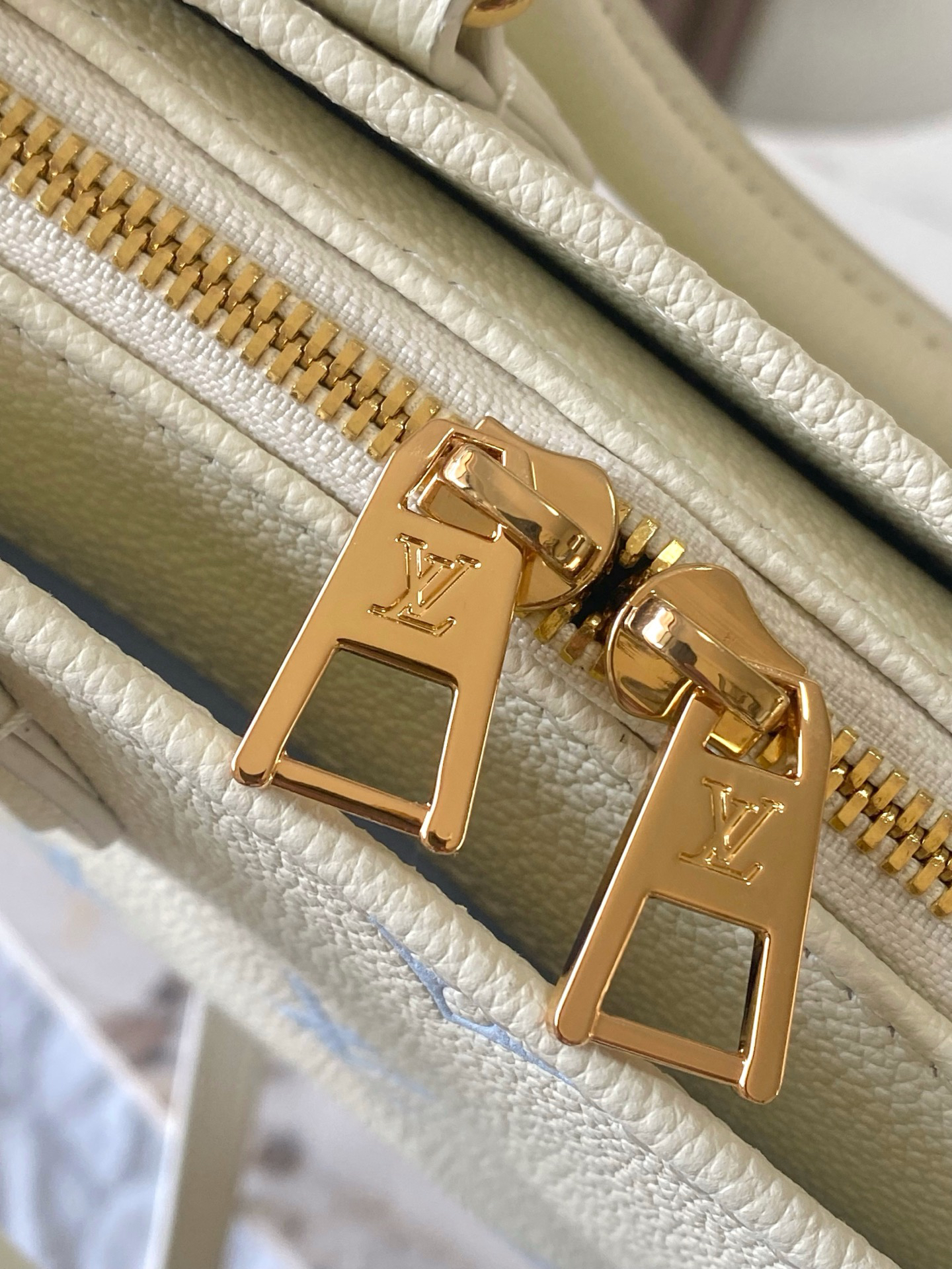 Louis Vuitton OnTheGo EW Shoulder Bag in Sea Salt Blue - Image 5