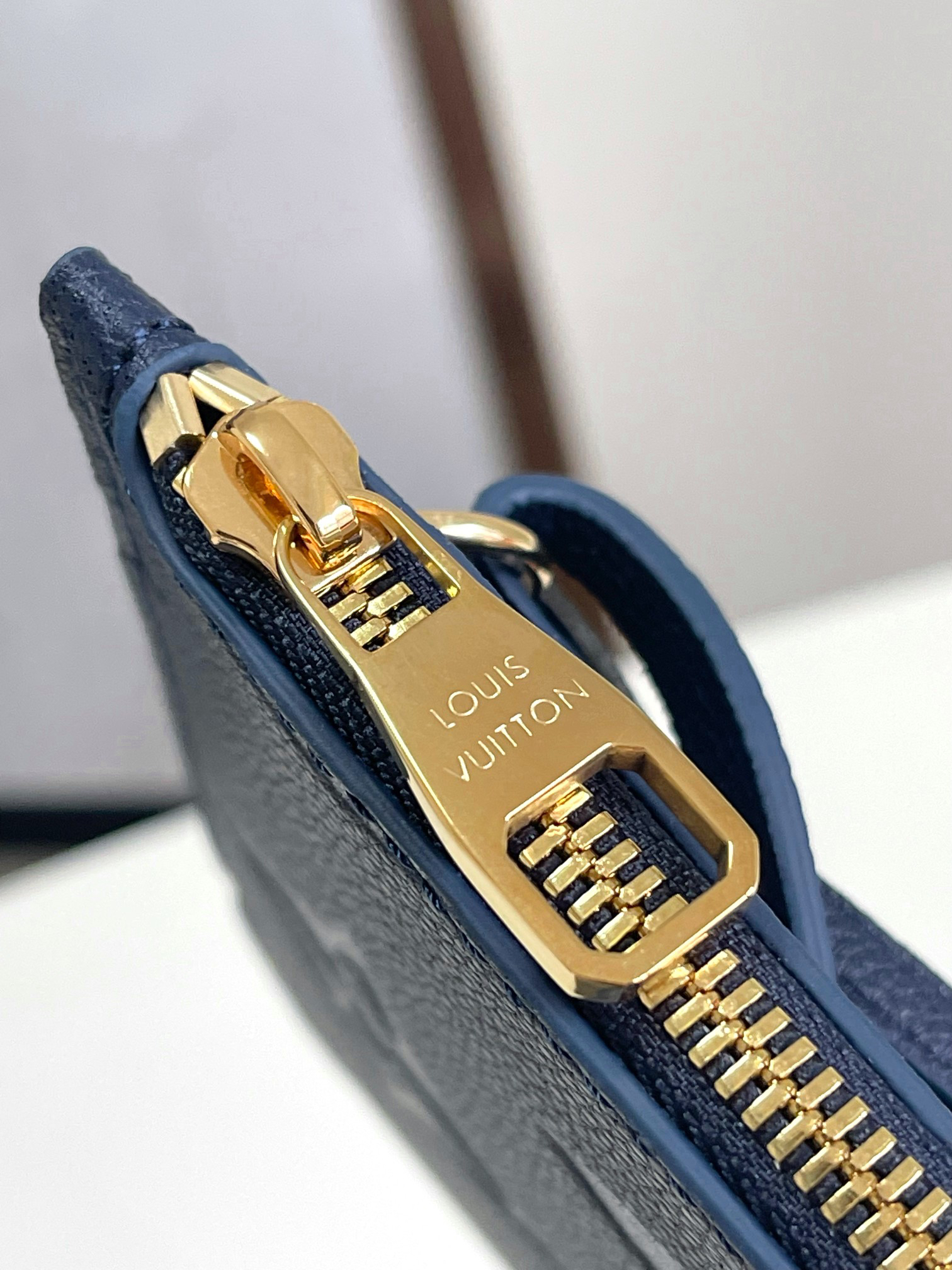 Louis Vuitton Neverfull MM Leather Tote Bag - Image 5