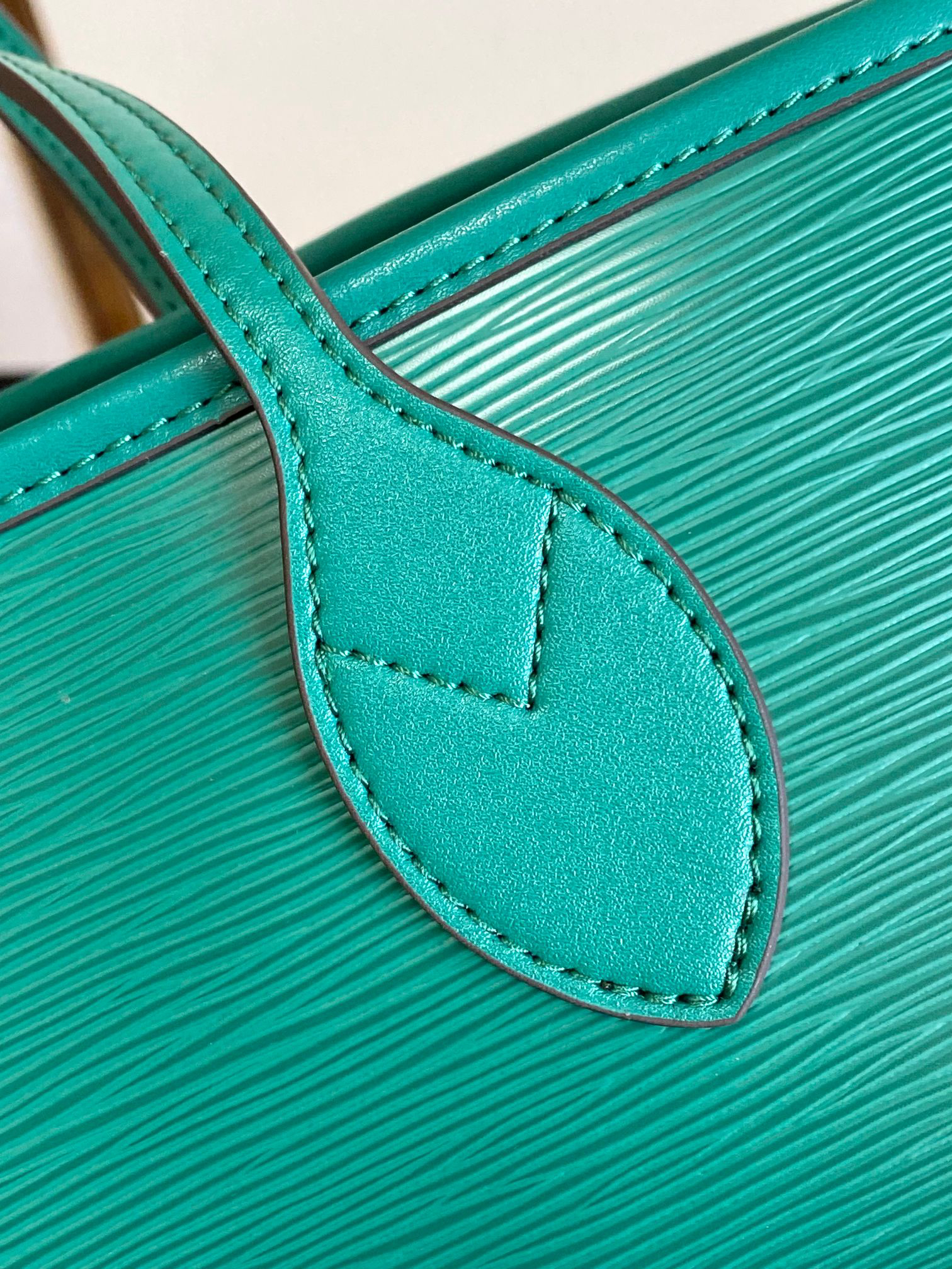 Louis Vuitton Neverfull Medium Tote Bag - Image 5