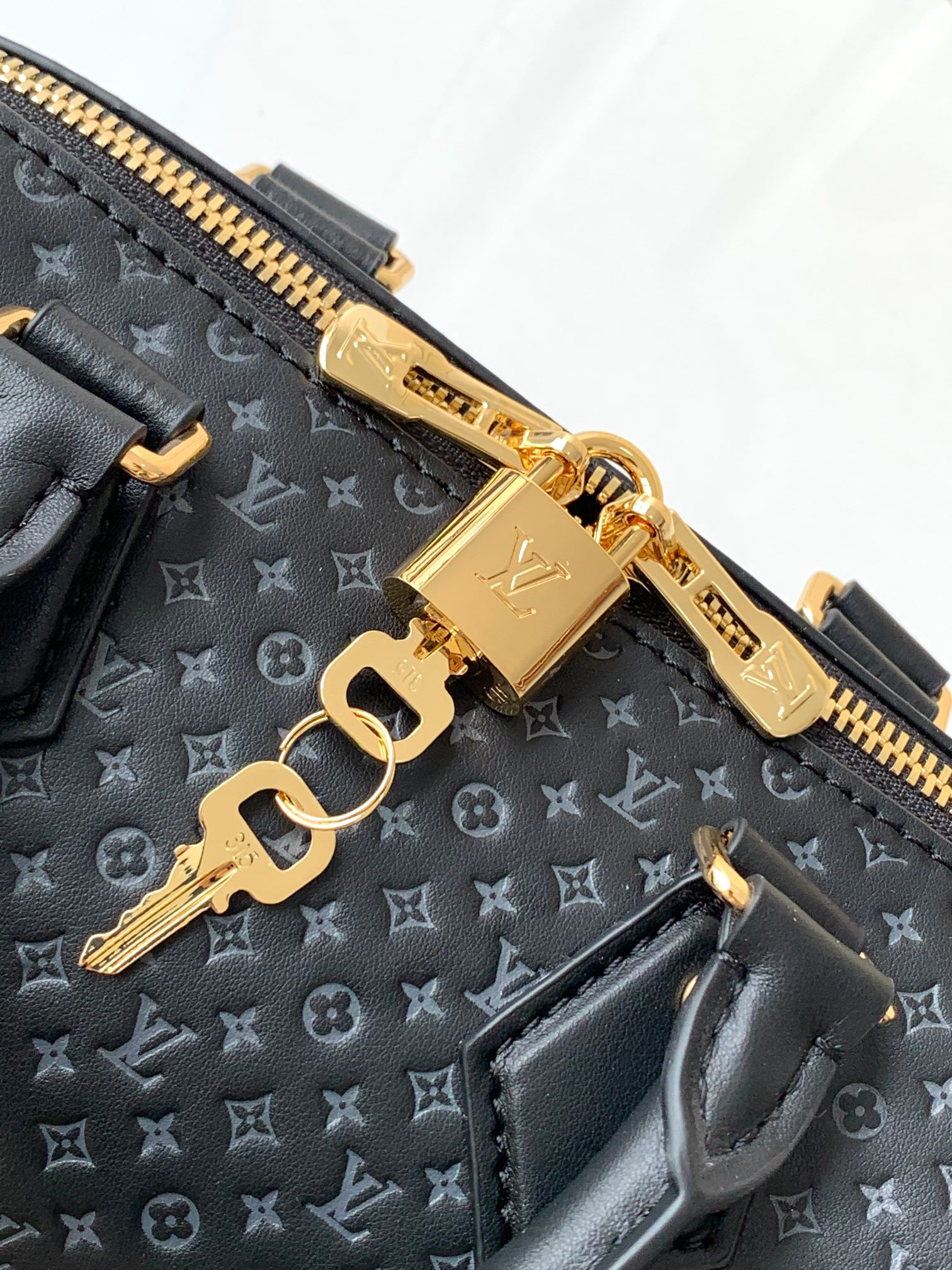 Louis Vuitton Speedy Bandouliere 20 Leather Crossbody Bag - Image 5
