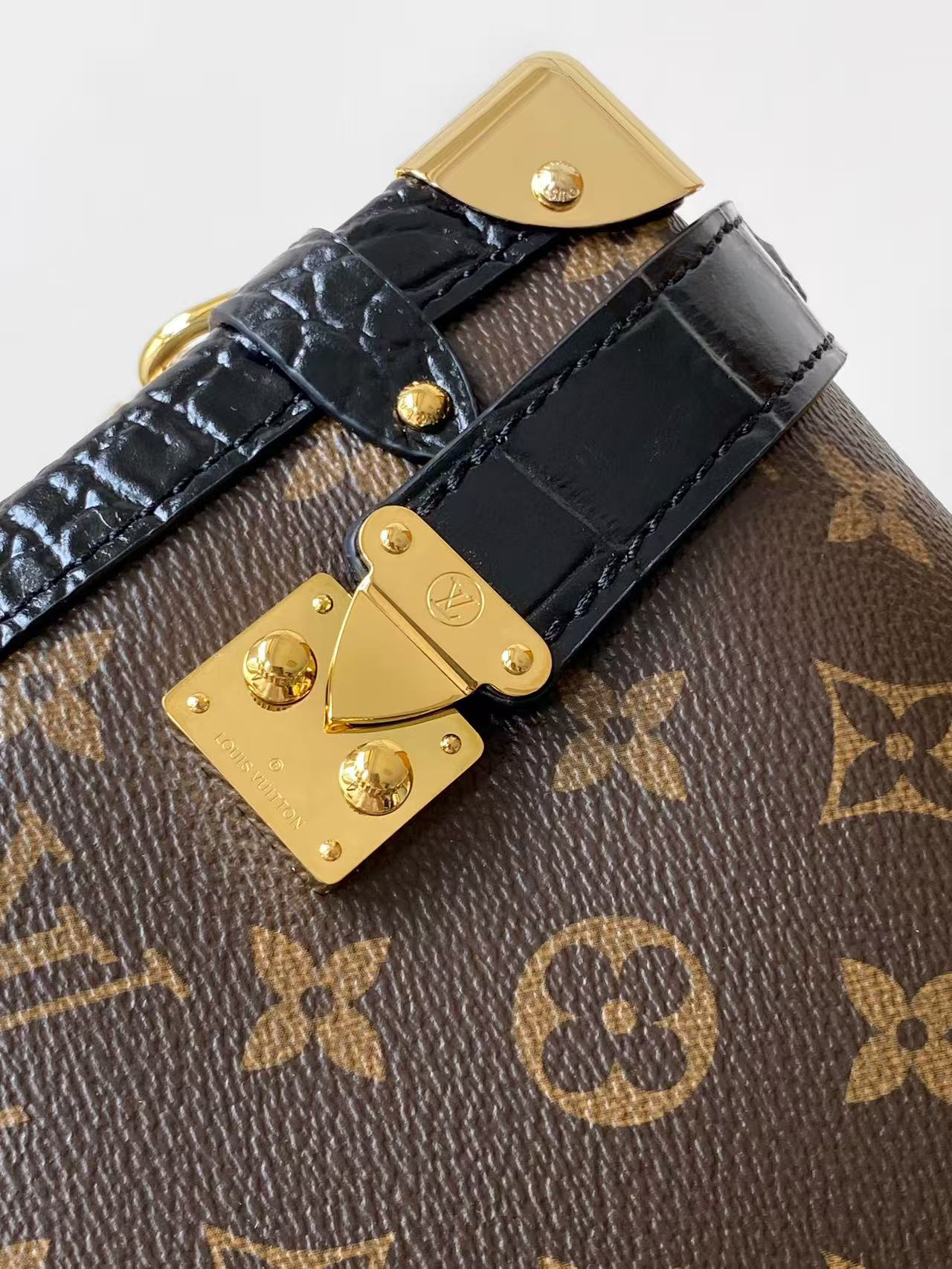 Louis Vuitton Flight Mode Getaway Side Trunk Medium Handbag - Image 5