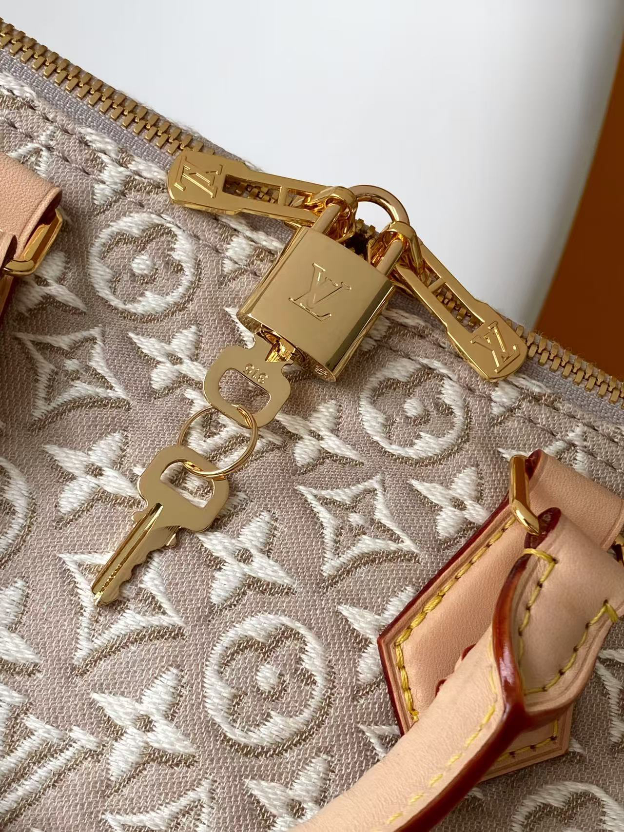 Louis Vuitton Speedy Soft 30 Handbag - Image 5