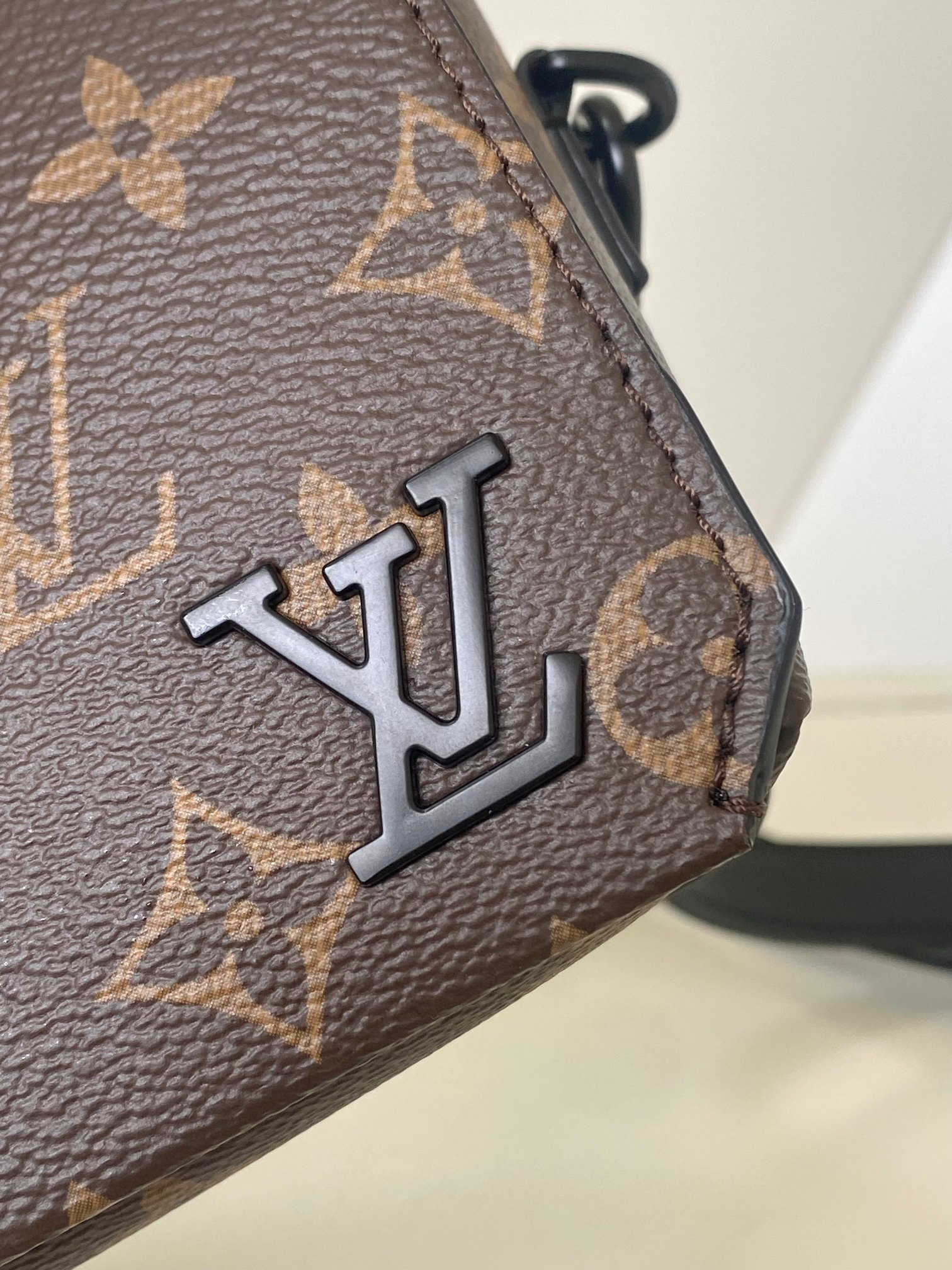 Louis Vuitton Aerogram Mini Flap Crossbody Bag - Image 5