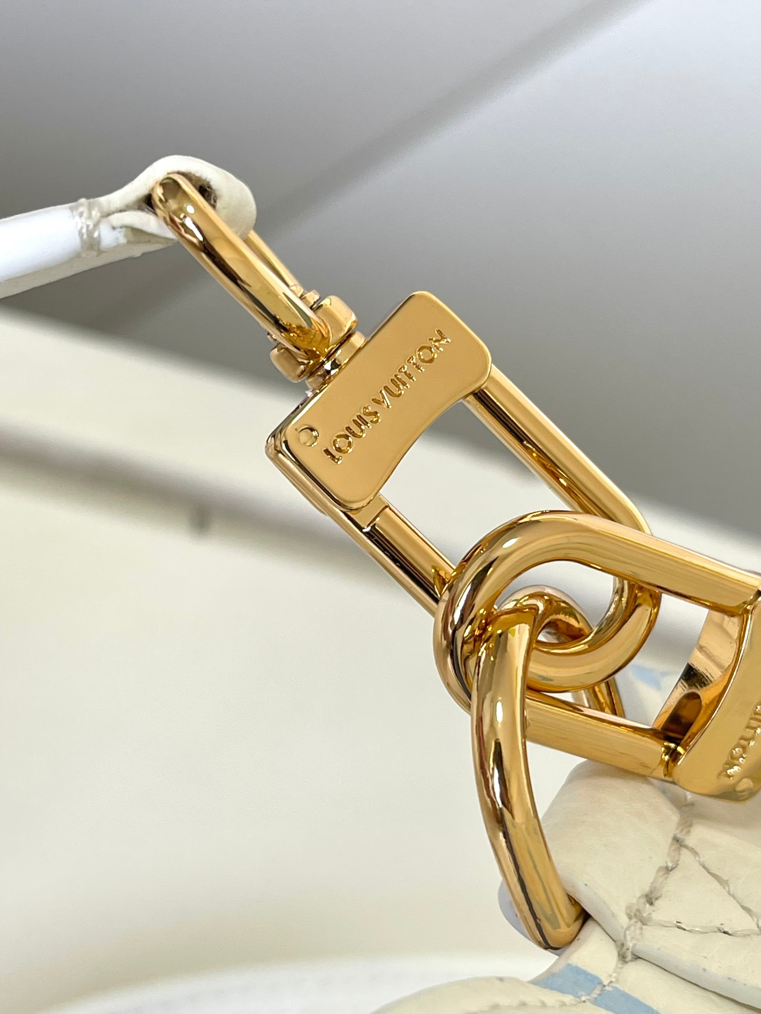 Louis Vuitton NeoNoé BB Bucket Bag in White and Blue - Image 5