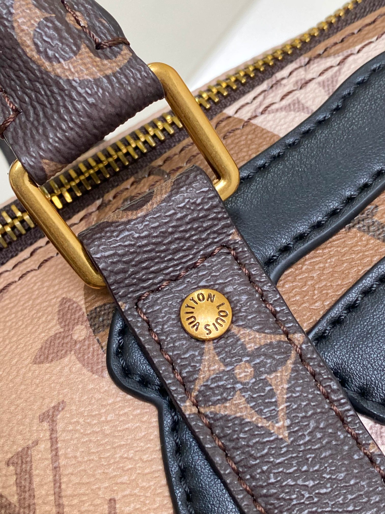 Louis Vuitton Keepall Bandoulière 25 Shoulder Bag in Monogram Canvas - Image 5