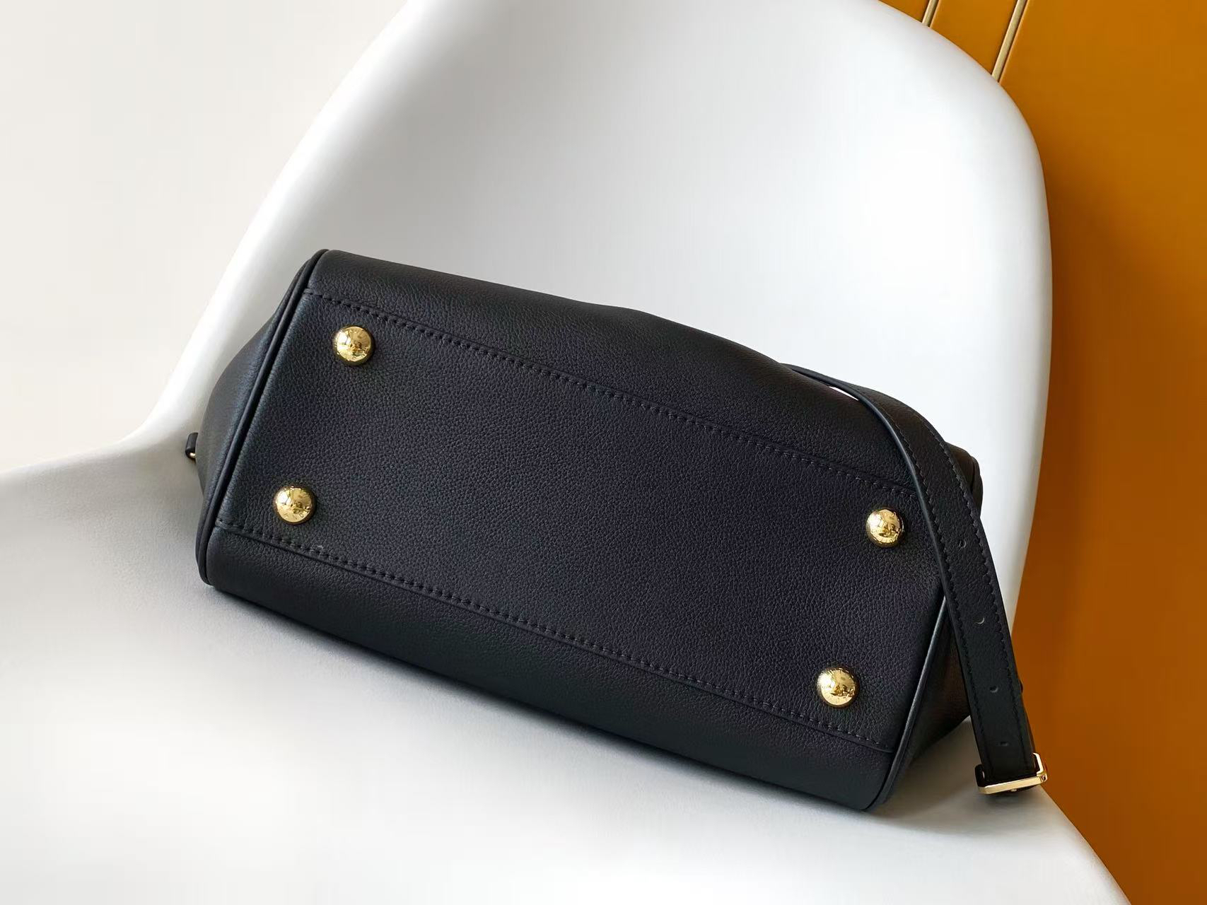 Louis Vuitton Vendôme PM Handbag - Image 5