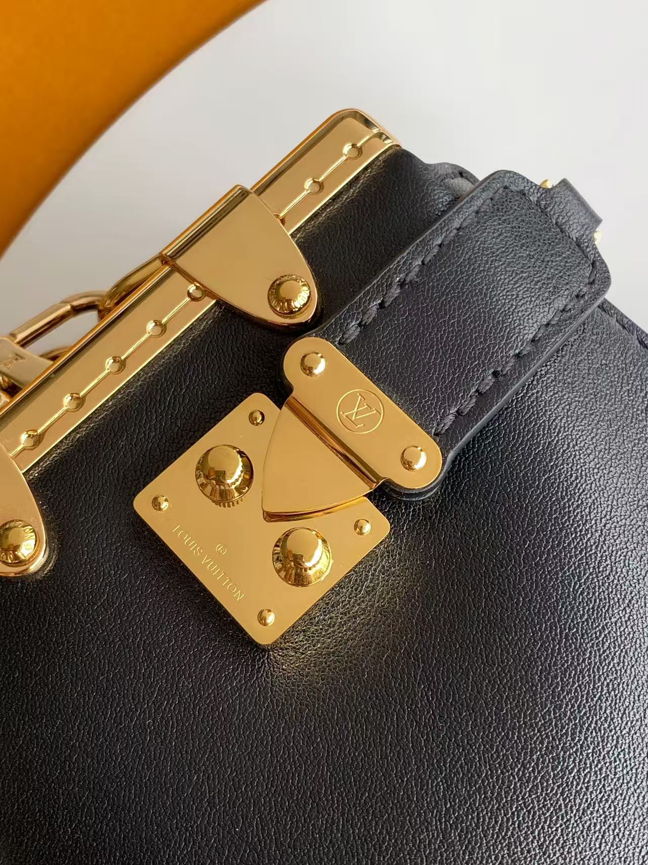 Slim Trunk Leather Crossbody Bag - Image 5