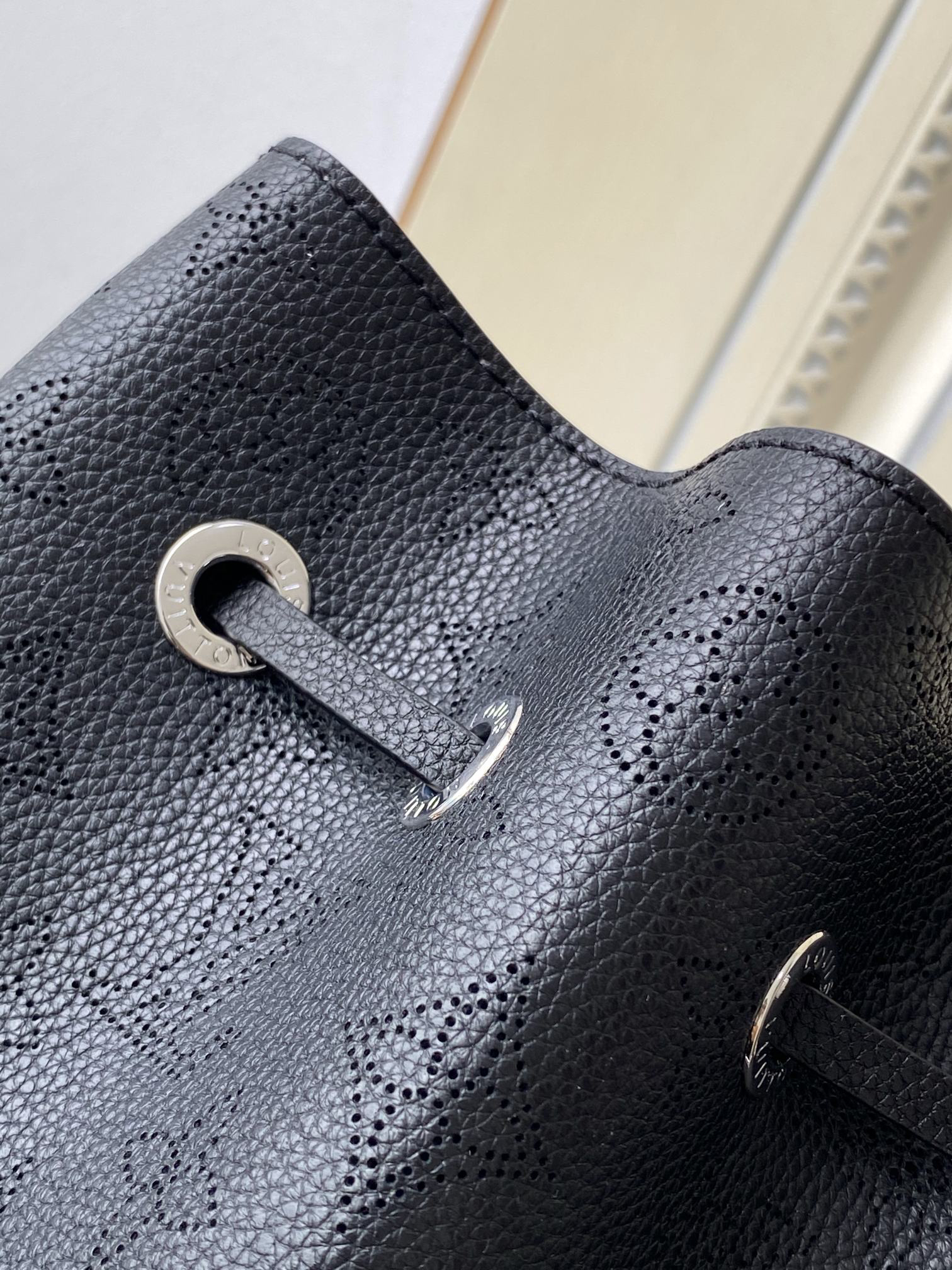 Louis Vuitton Bella Monogram Bucket Bag - Image 5