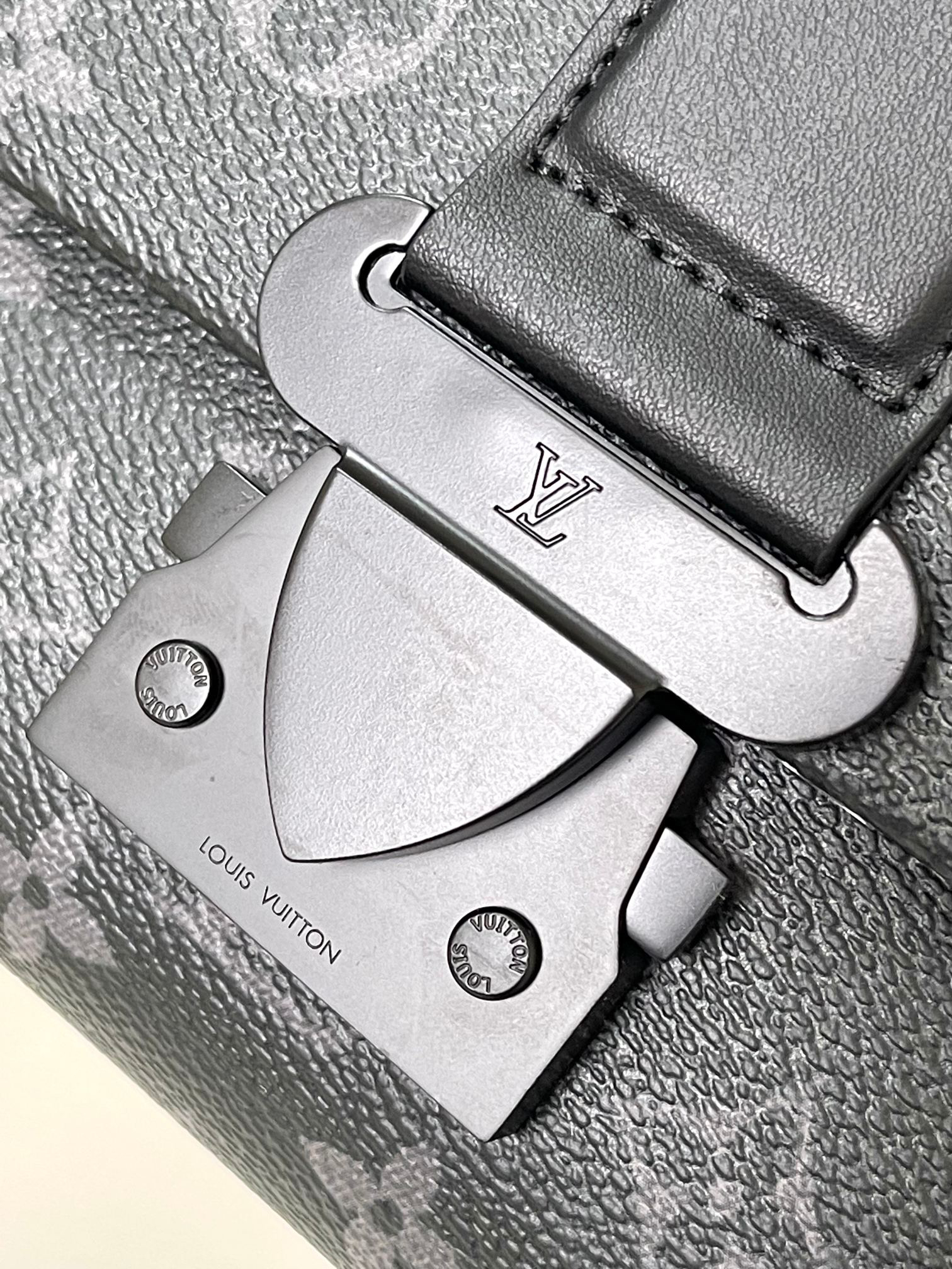 Louis Vuitton S-Cape M46794 Monogram Taurillon Leather Crossbody Bag - Image 5