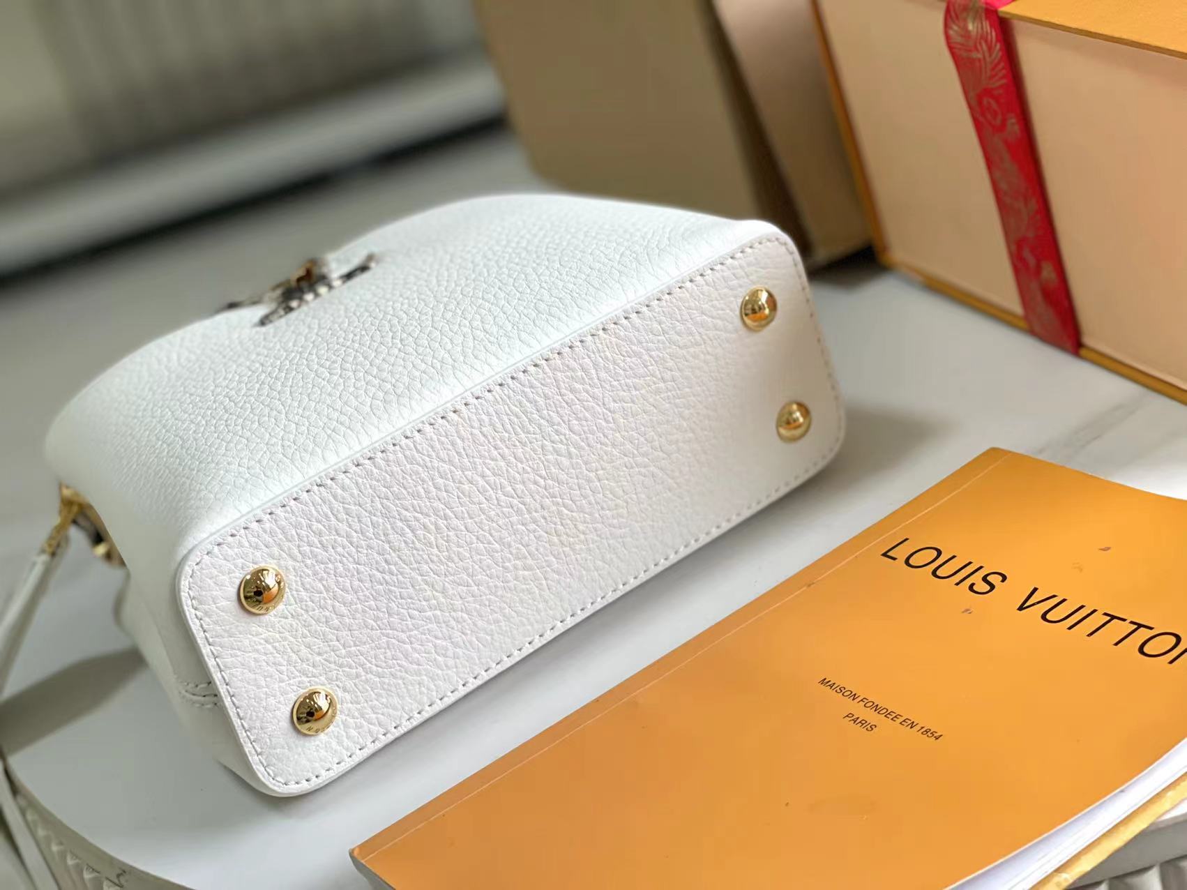 Louis Vuitton Capucines Mini Handbag in Taurillon Calfskin - Image 5