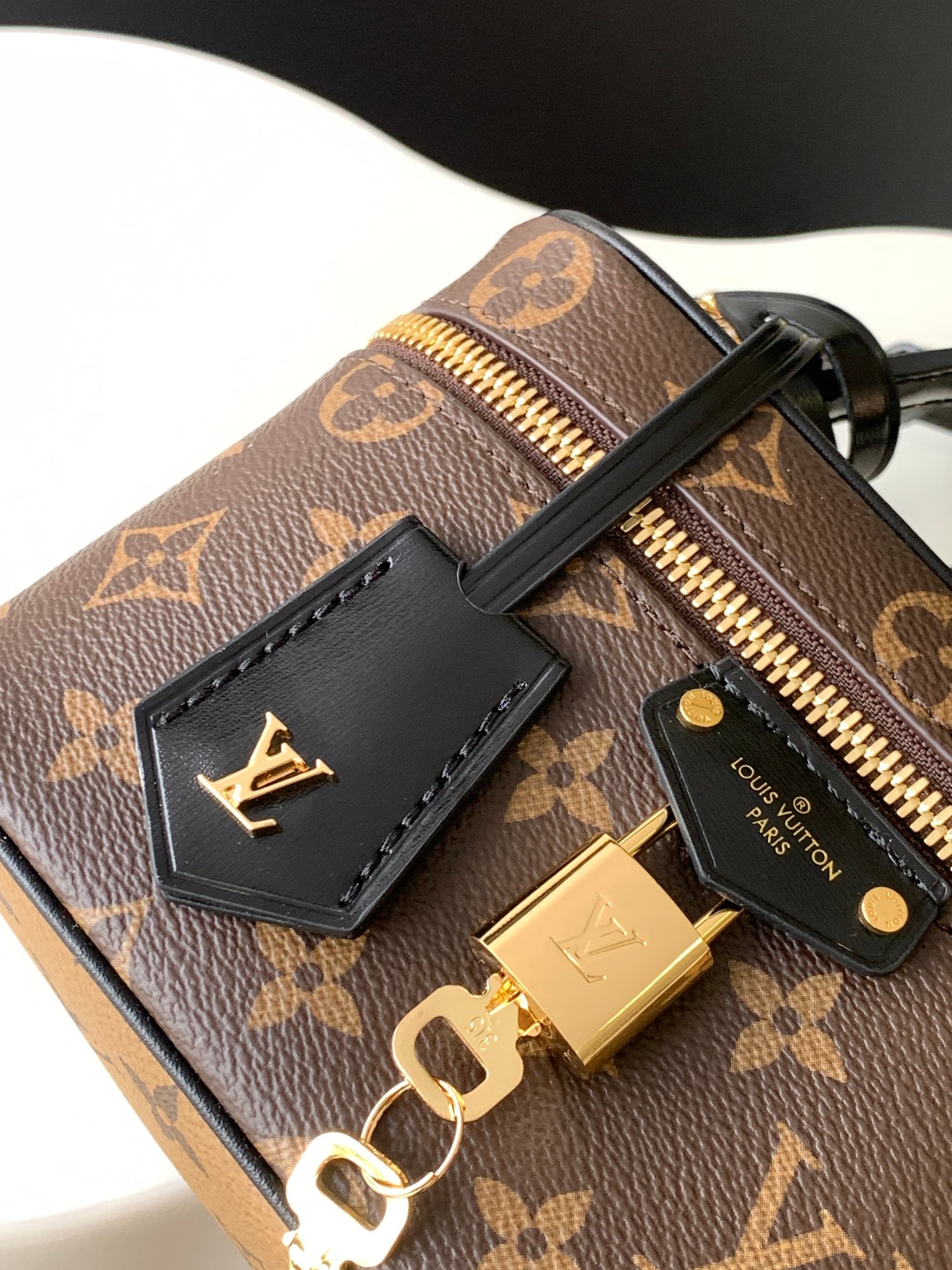 Louis Vuitton M47125 Vanity Chain Pouch - Image 5