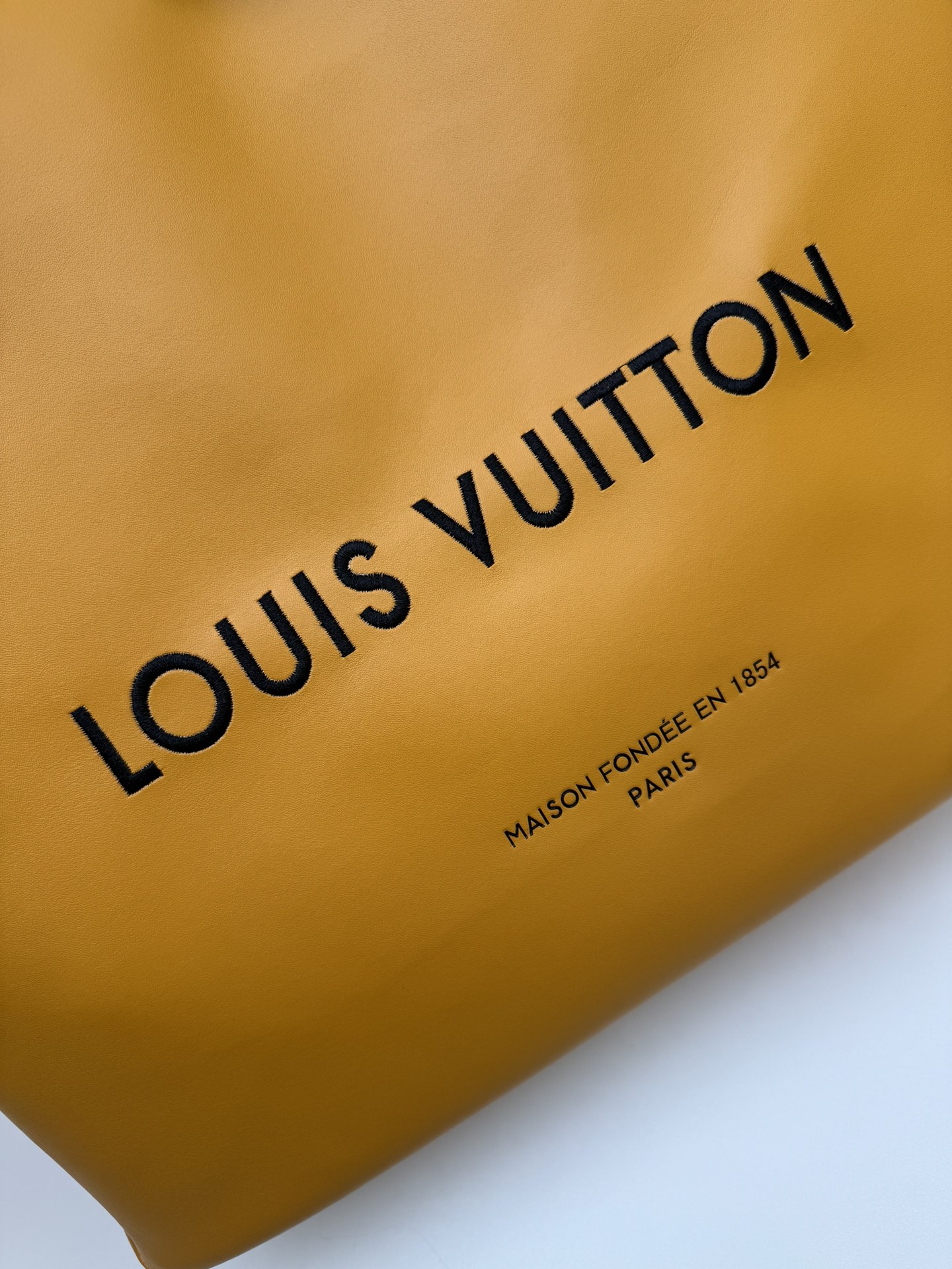 Louis Vuitton M24457 Medium Leather Handbag - Image 5