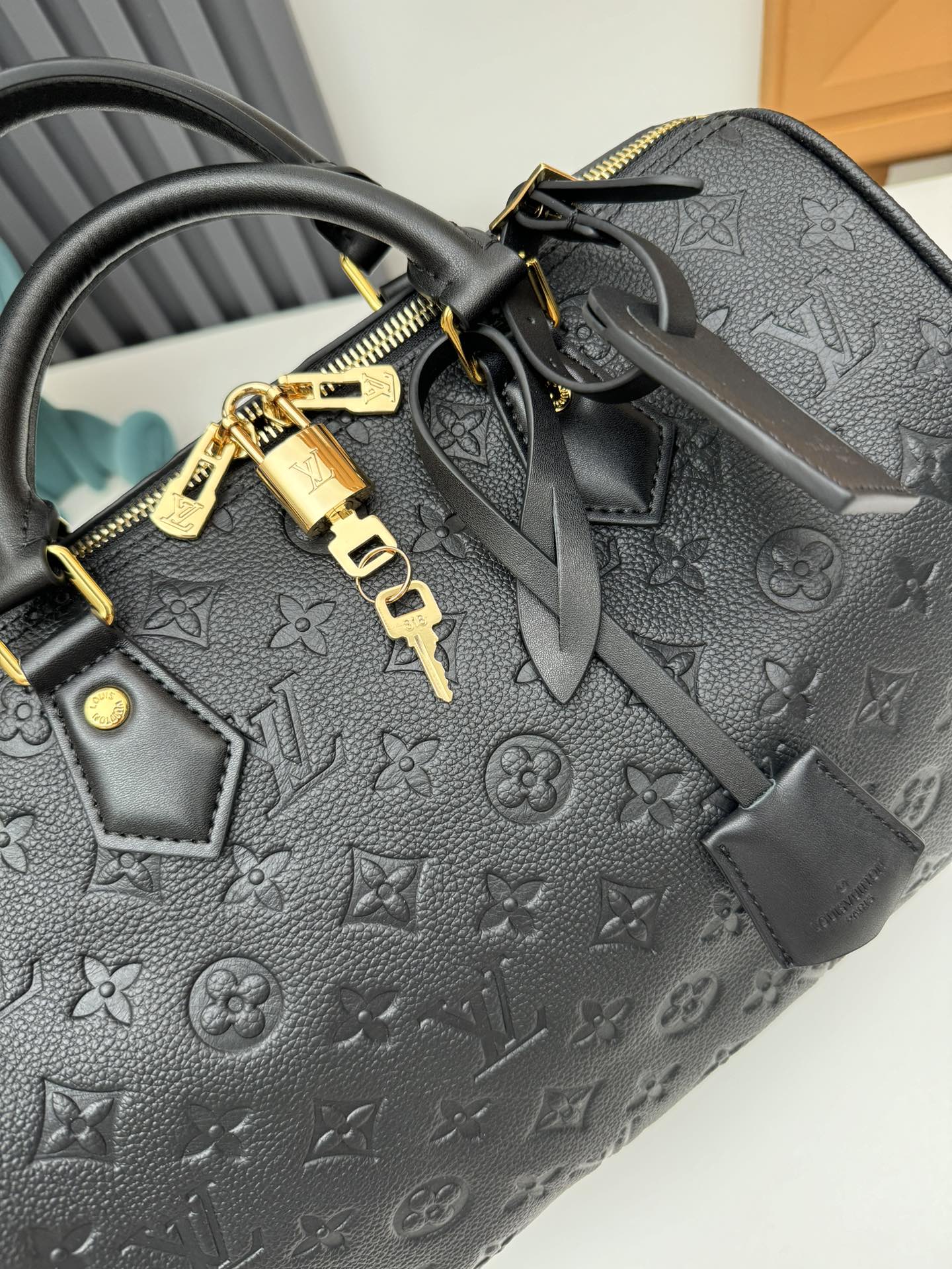 Louis Vuitton Speedy Soft 30 Handbag - Image 5