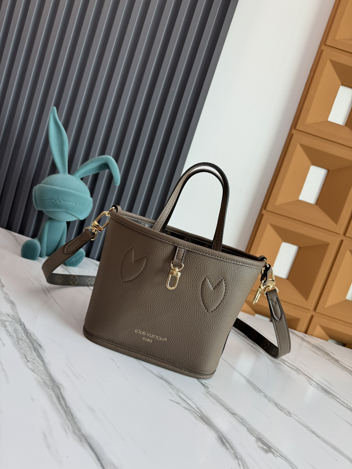 Louis Vuitton Neverfull Bandoulière Inside Out BB Reversible Handbag - Image 5