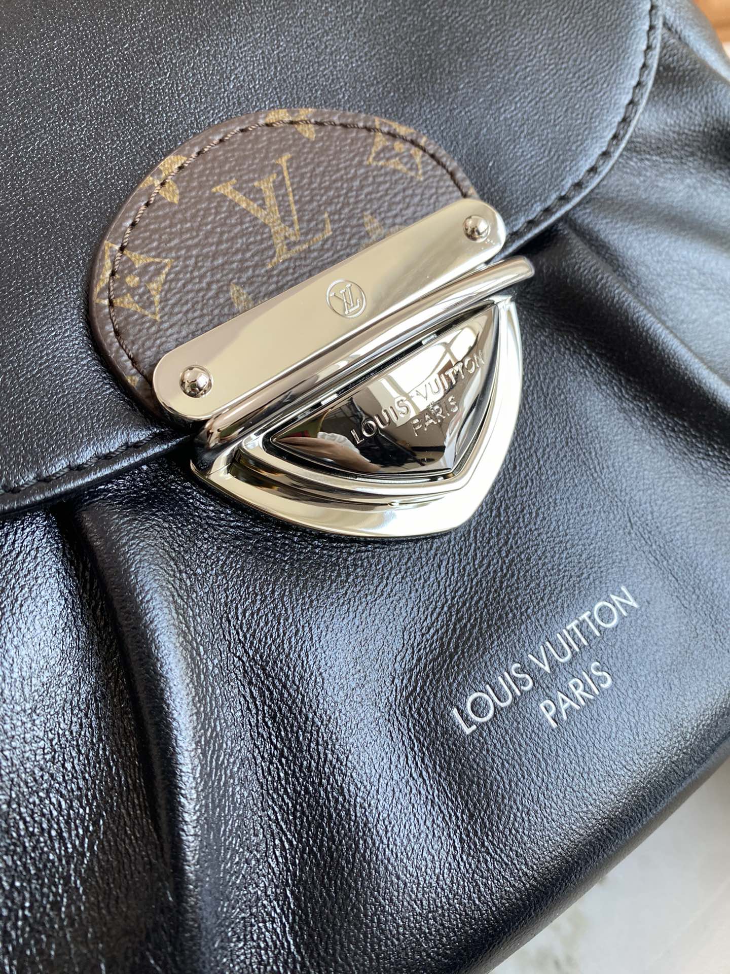 Louis Vuitton Sunset Vibe Handbag M12192 - Image 5