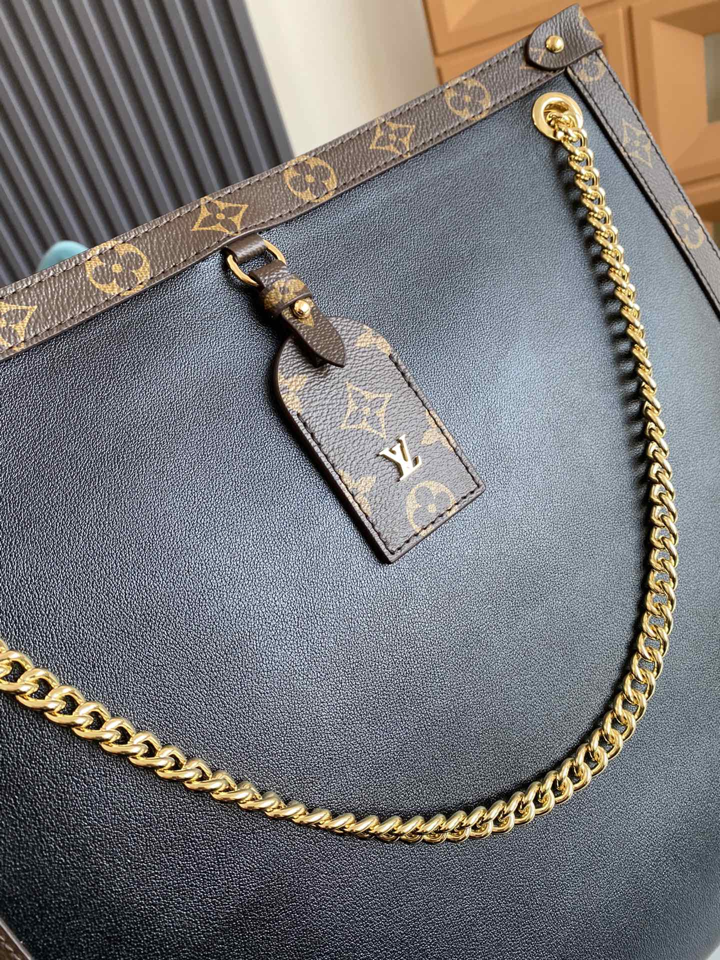 Louis Vuitton Nova Chain Shoulder Bag - Image 5