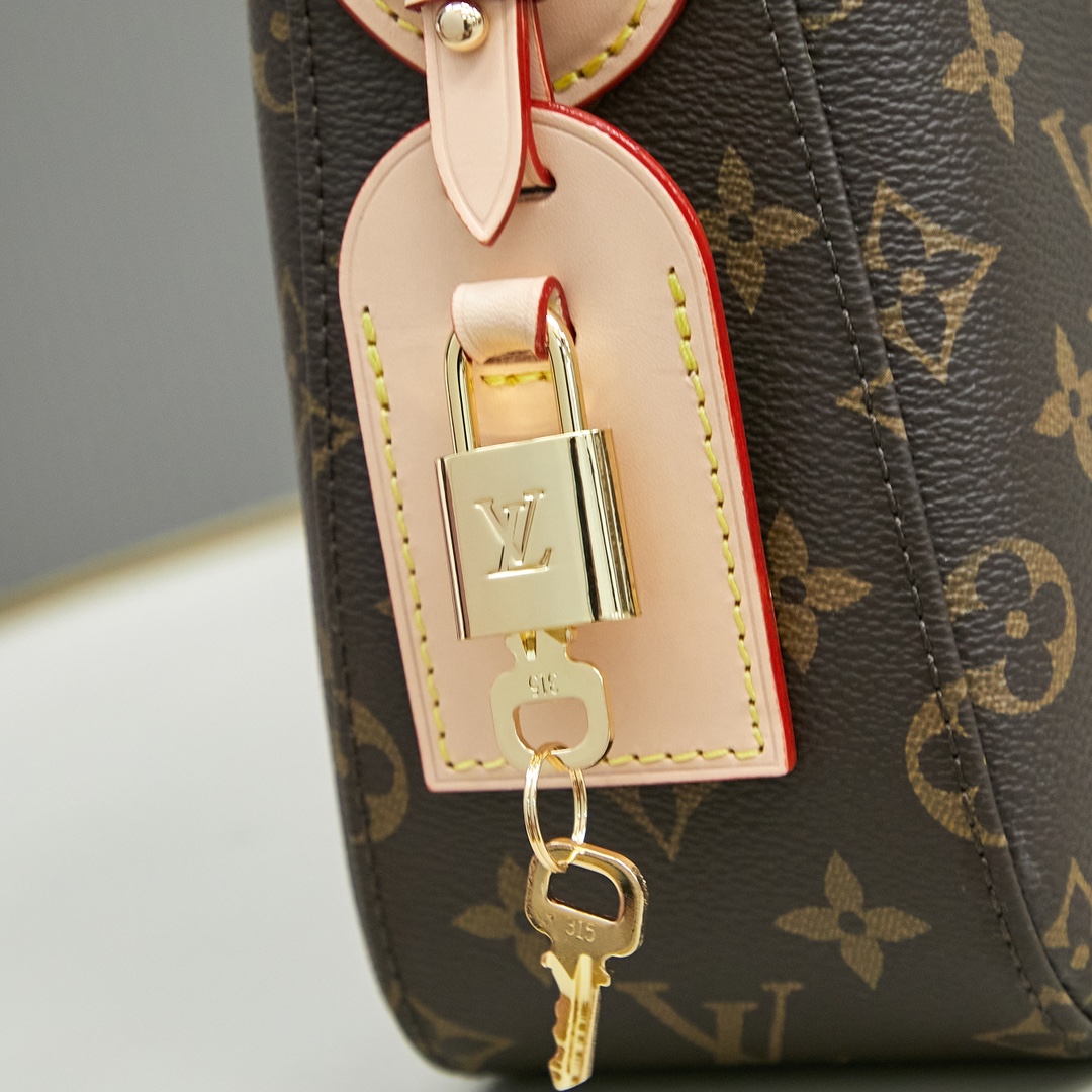 Louis Vuitton M11952 Slouchy Small Handbag - Image 5