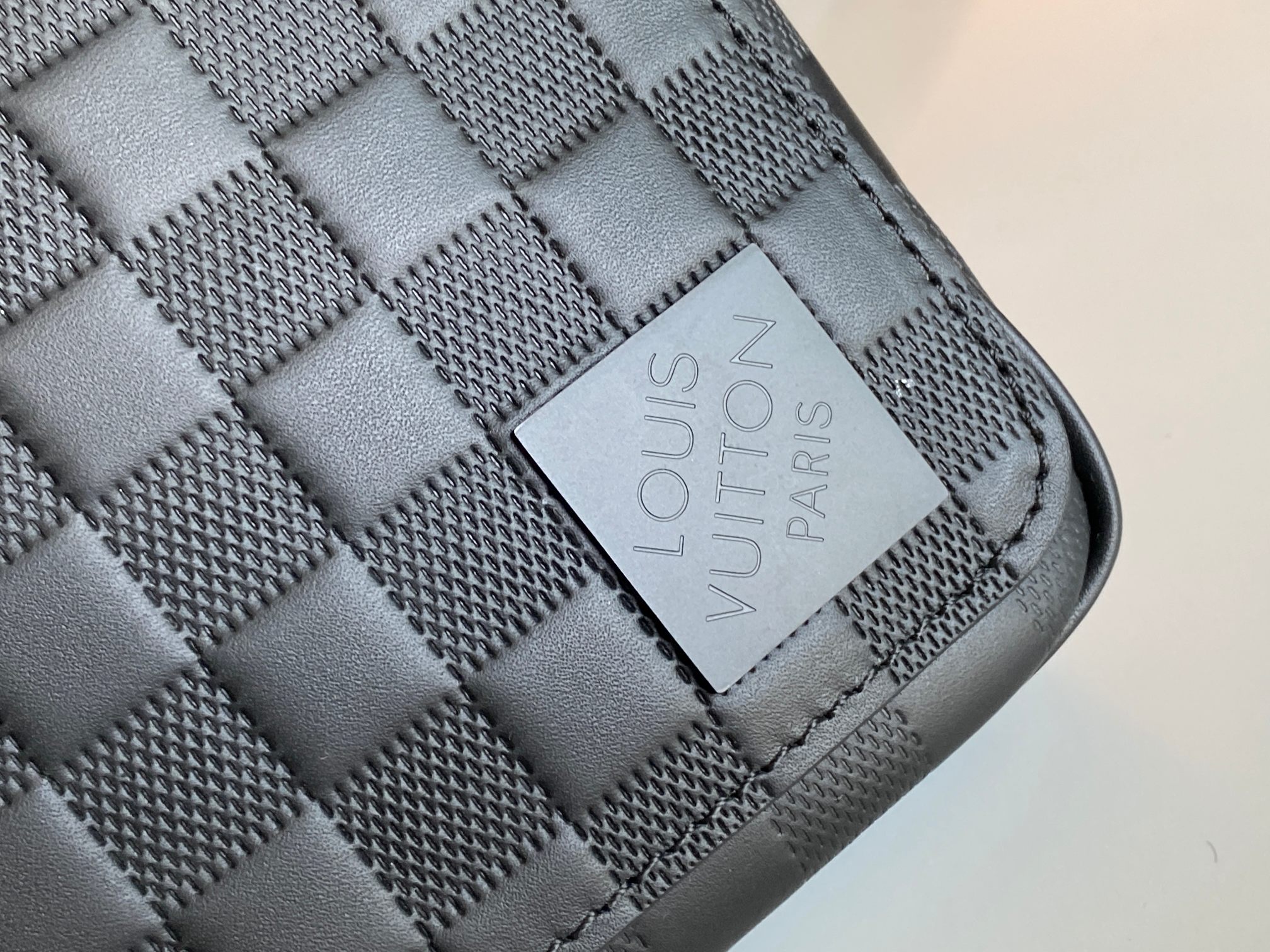 Louis Vuitton District Small Messenger Bag N42711 in Damier Infini Canvas - Image 5