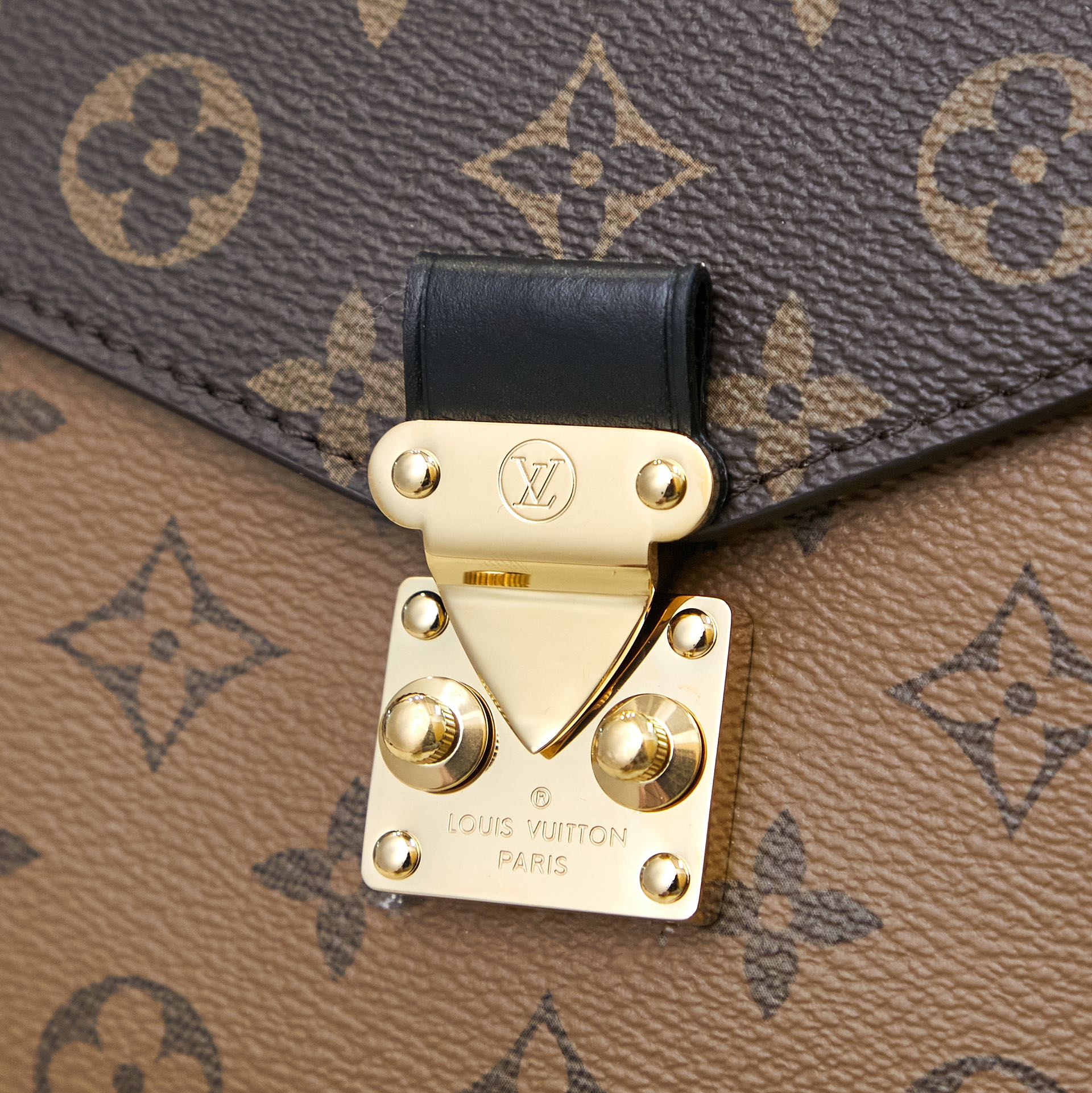 Louis Vuitton Pochette Métis M11941 Monogram Crossbody Bag - Image 5