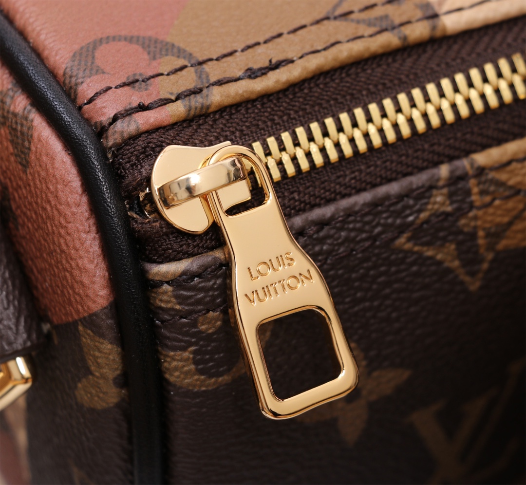 Louis Vuitton Keepall Bandouliere 25 Travel Bag in Brown - Image 5