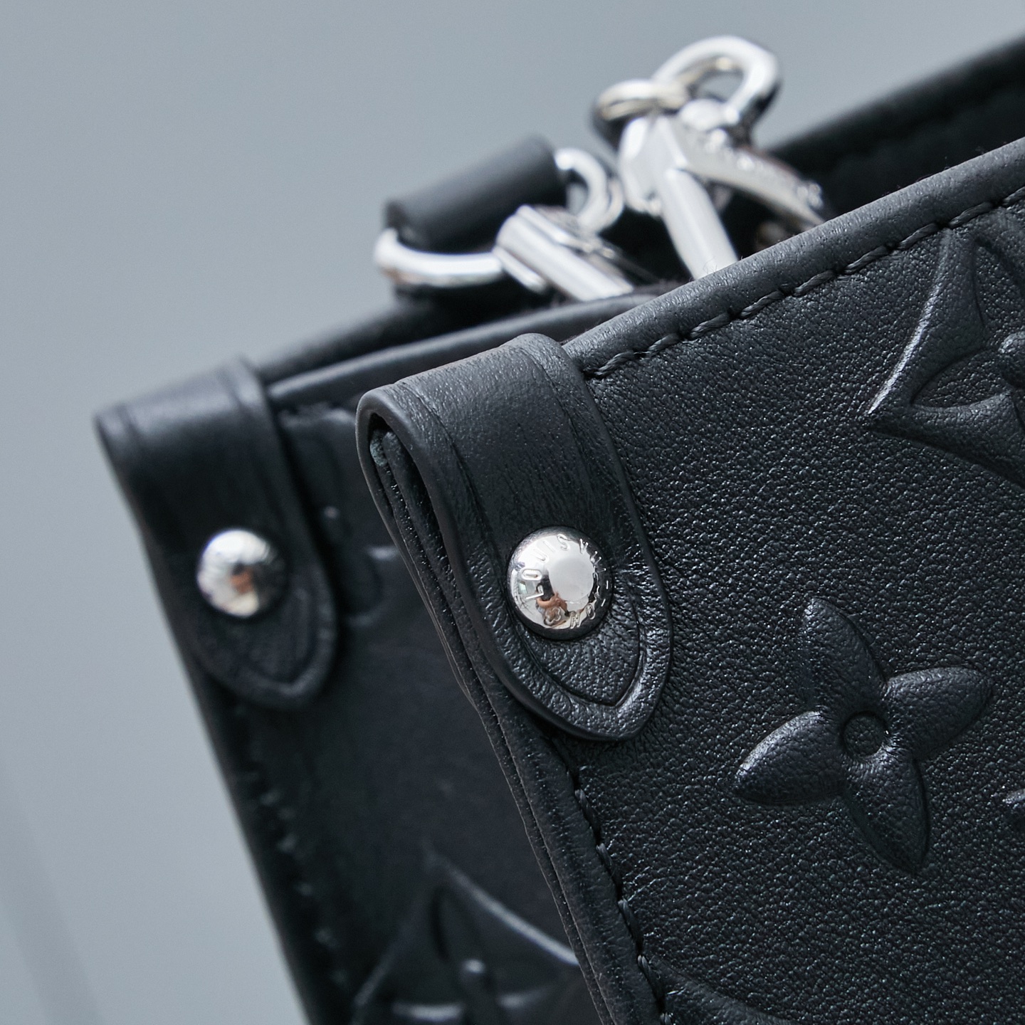 Louis Vuitton OnTheGo Small Handbag M14576 - Image 5