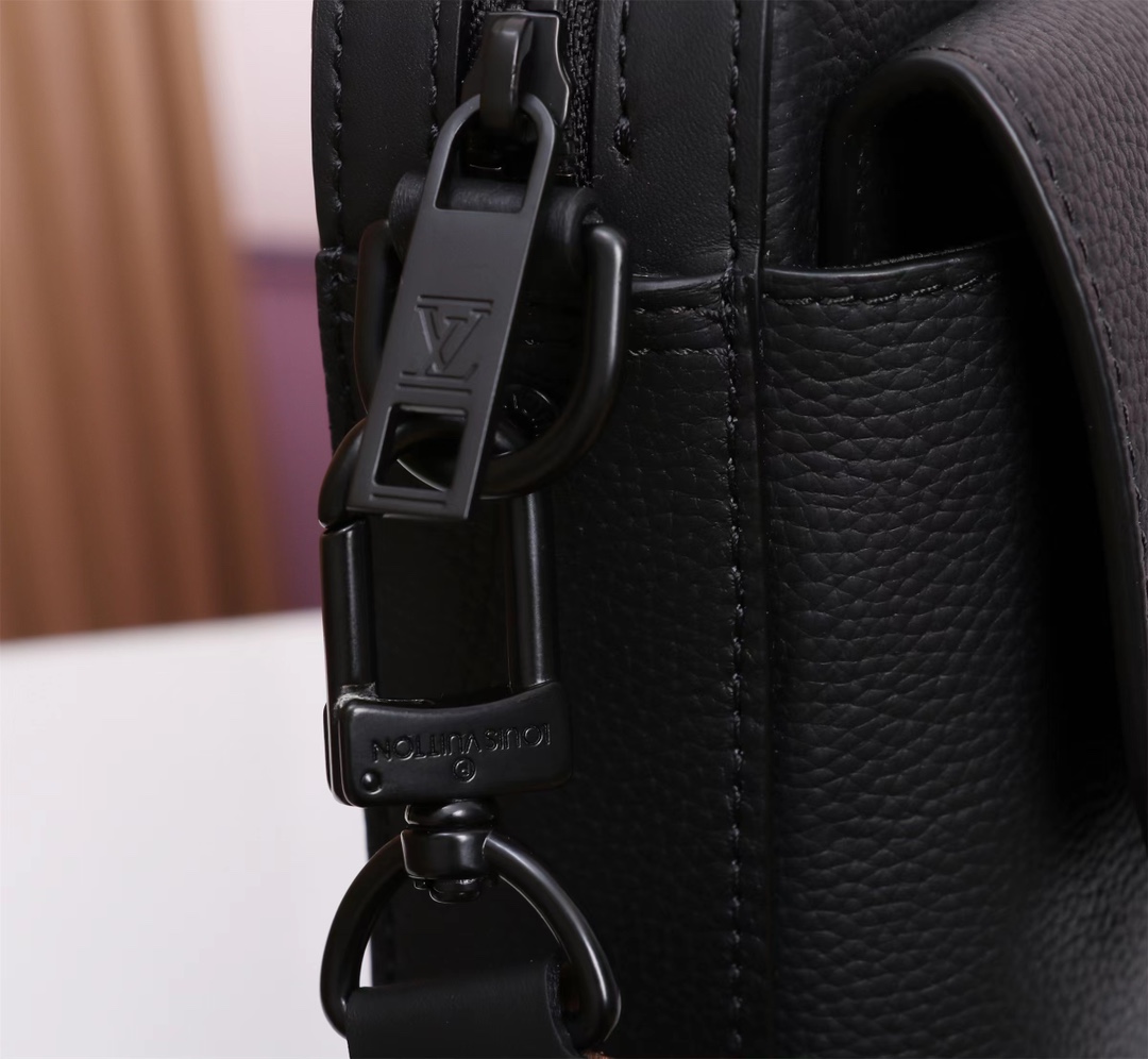 Louis Vuitton Fastline M22482 Black Crossbody Bag - Image 5