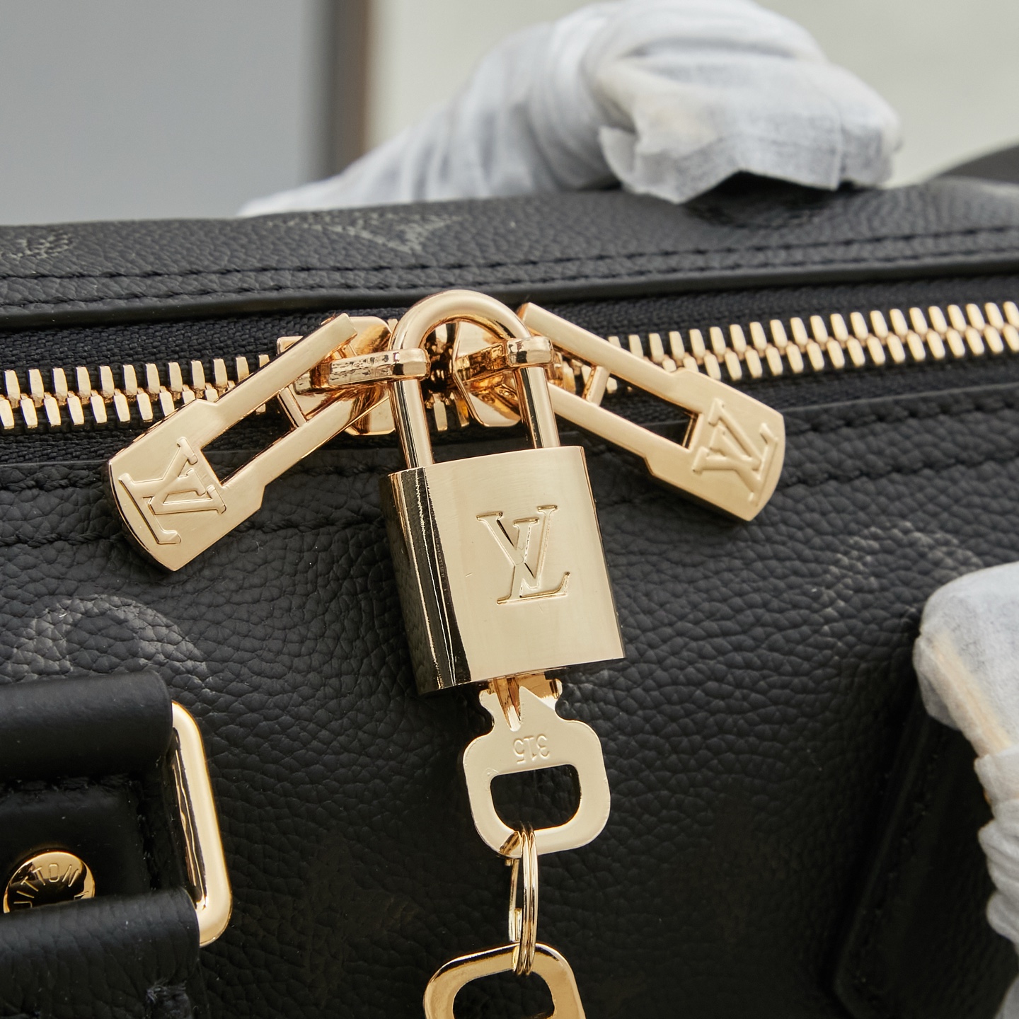 Louis Vuitton Speedy Bandouliere 25 Handbag - White - Image 5