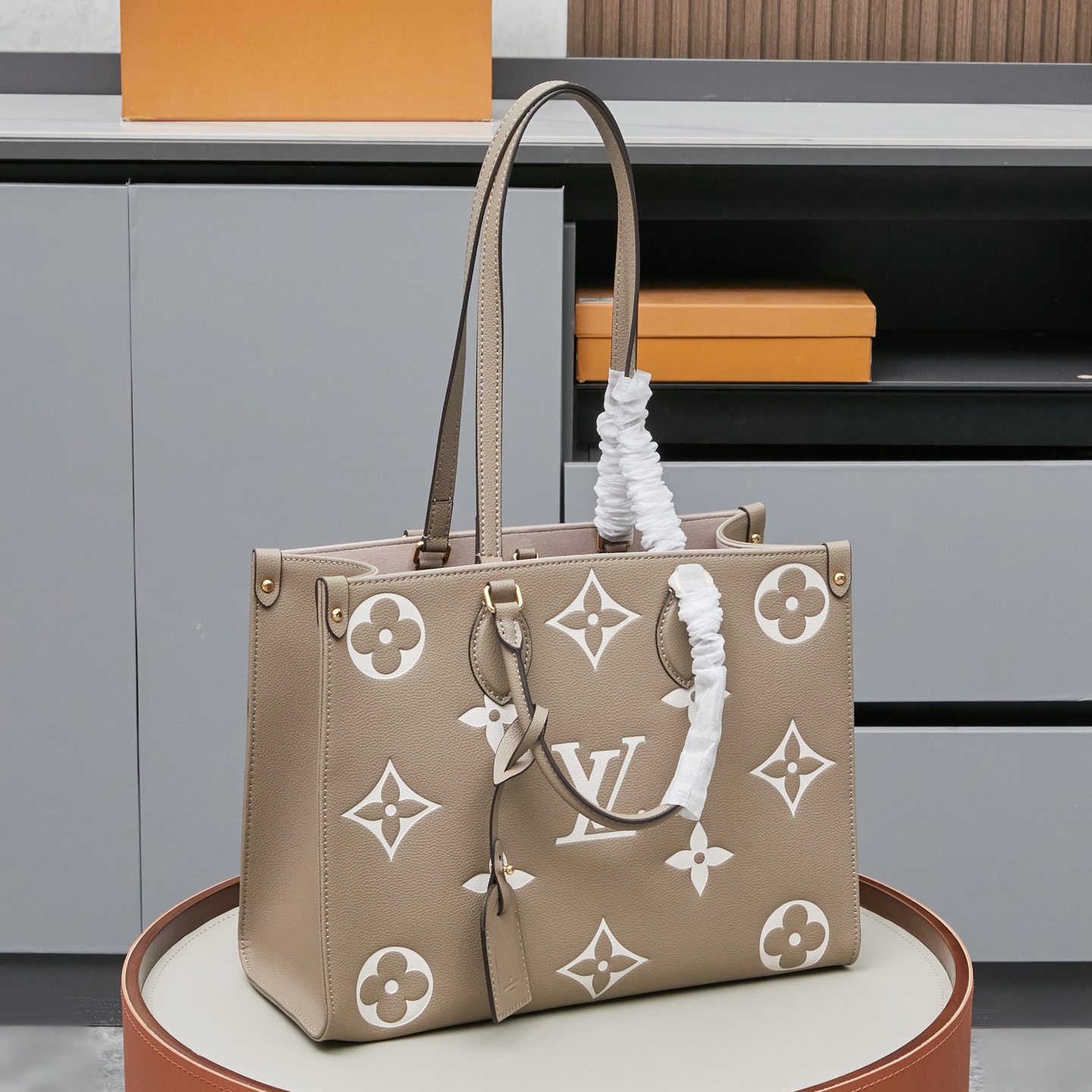 Louis Vuitton OnTheGo Medium Tote Bag in Monogram Empreinte Leather - Image 5