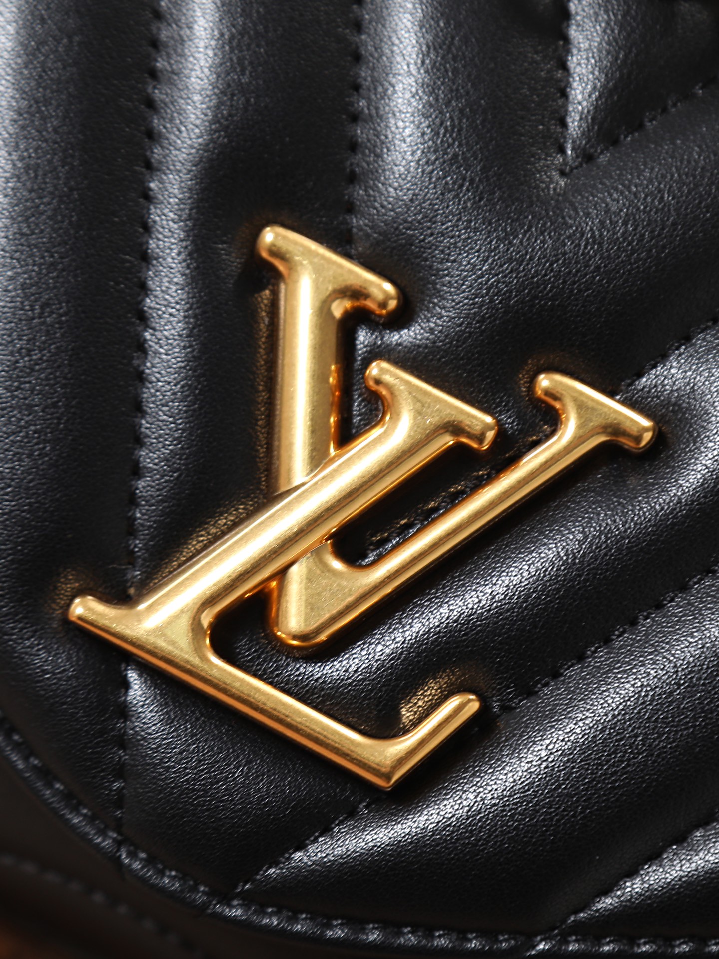 Louis Vuitton New Wave Chain Shoulder Bag M58552 - Image 5