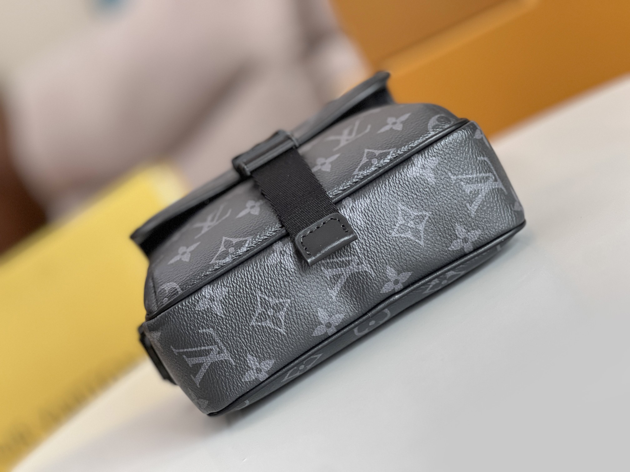 Louis Vuitton Getaway Messenger Bag M12518 - Image 5