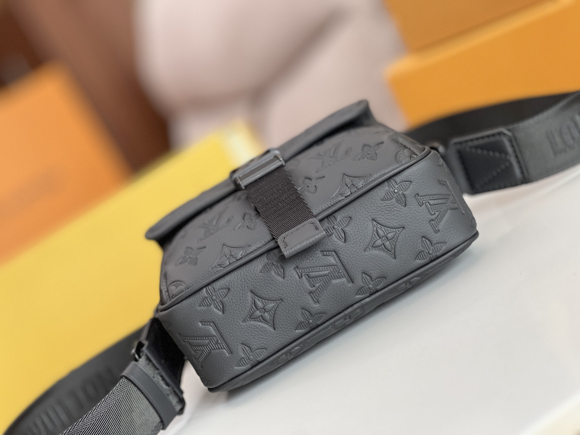 Louis Vuitton Getaway Messenger Bag in Monogram Shadow Leather - Image 5