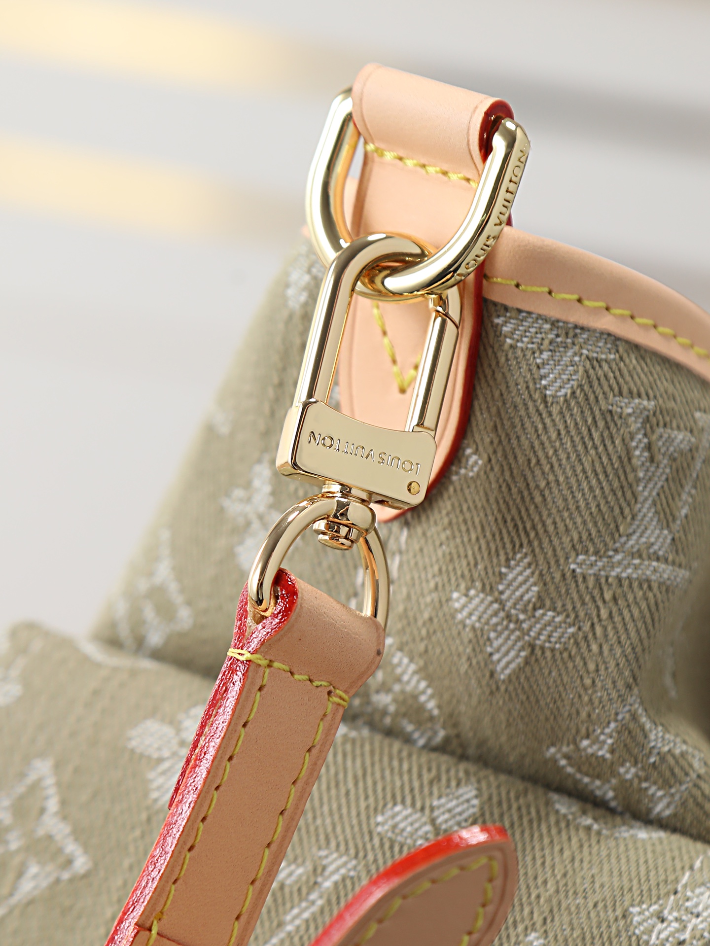 Louis Vuitton Carryall Cargo Small Handbag in Denim, M27623 - Image 5