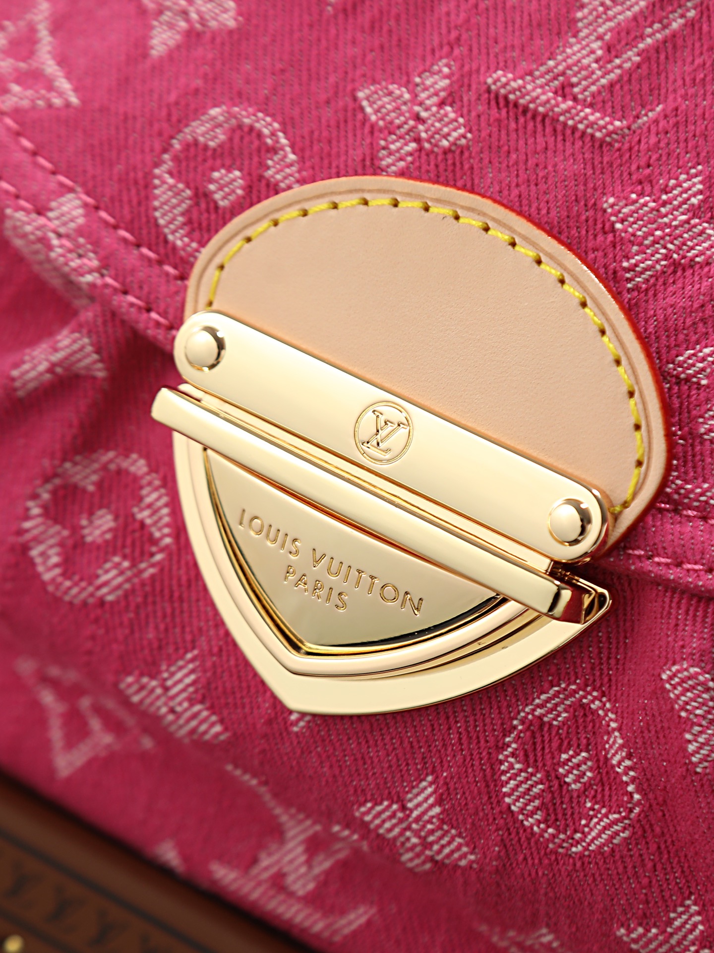 Louis Vuitton Sunset Shoulder Bag in Monogram Denim - Image 5
